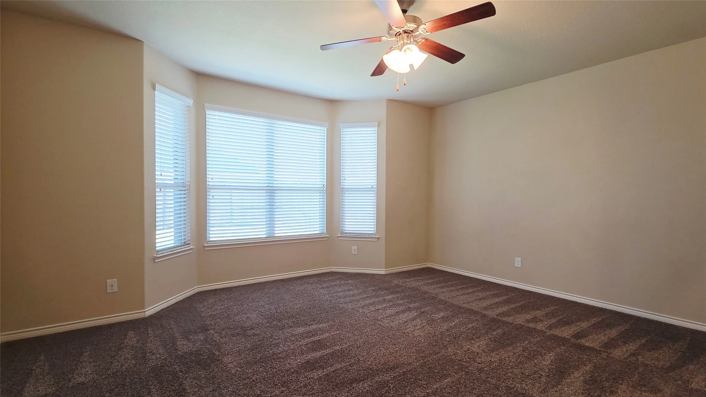 Single Family Residence For Rent in Hunt County , 3220 Sunny Hill Way, Royse City, Texas 75189, 4 Bedroom, 4 Bathroom, 2 Garage spaces, 2,703 Sqft, built in 2017, mls#21392747, Real Estate Agent in Royse City, Homes For Rent in Hunt county, Homes For Rent in Royse City, Realtor in Royse City Texas, Real Estate Brokerage Independent Realty Texas, Luminita Cordes Realtor
