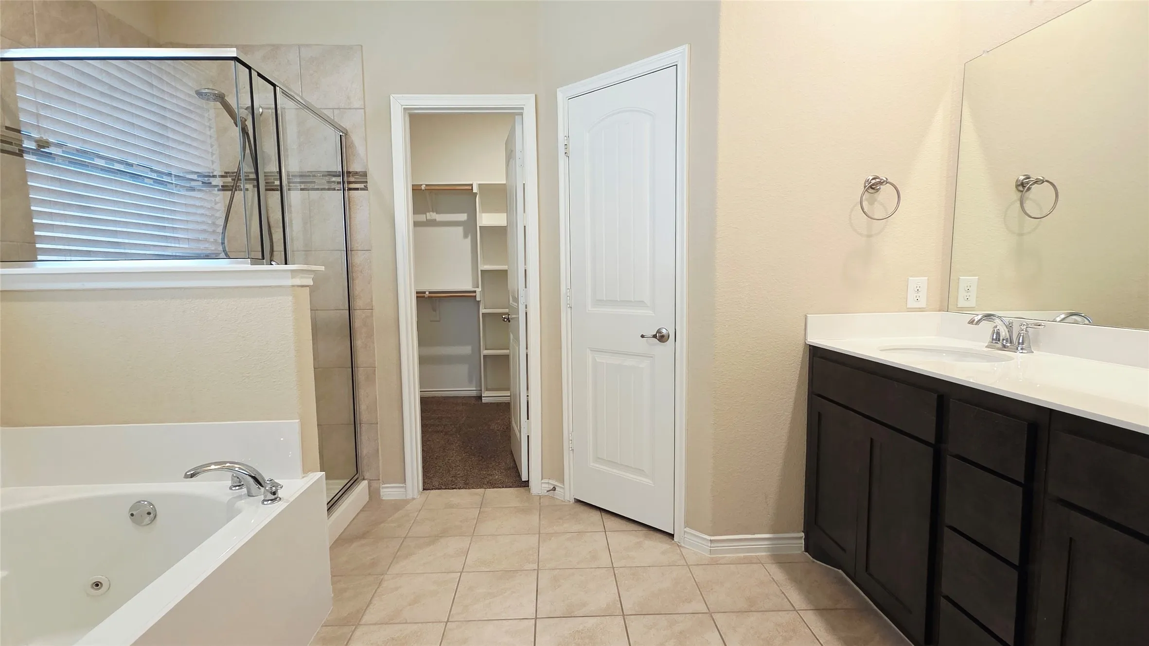 Single Family Residence For Rent in Hunt County , 3220 Sunny Hill Way, Royse City, Texas 75189, 4 Bedroom, 4 Bathroom, 2 Garage spaces, 2,703 Sqft, built in 2017, mls#21392747, Real Estate Agent in Royse City, Homes For Rent in Hunt county, Homes For Rent in Royse City, Realtor in Royse City Texas, Real Estate Brokerage Independent Realty Texas, Luminita Cordes Realtor