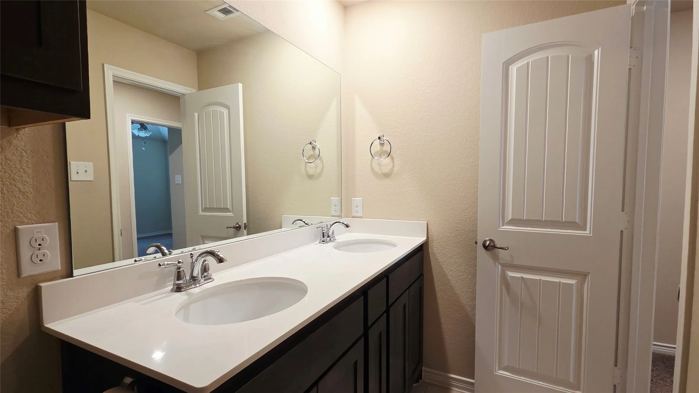 Single Family Residence For Rent in Hunt County , 3220 Sunny Hill Way, Royse City, Texas 75189, 4 Bedroom, 4 Bathroom, 2 Garage spaces, 2,703 Sqft, built in 2017, mls#21392747, Real Estate Agent in Royse City, Homes For Rent in Hunt county, Homes For Rent in Royse City, Realtor in Royse City Texas, Real Estate Brokerage Independent Realty Texas, Luminita Cordes Realtor