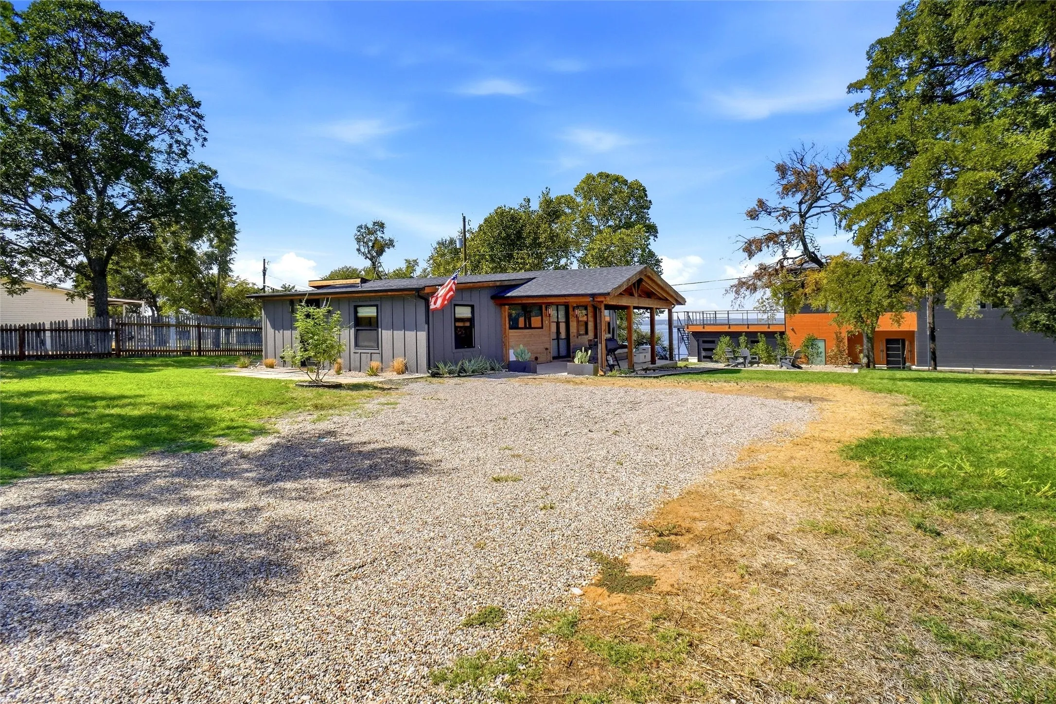Single Family Residence For Rent in Wise County , 203 Evans Street, Lake Bridgeport, Texas 76426, 4 Bedroom, 1 Bathroom, Garage spaces, 1,188 Sqft, built in 1967, mls#21394492, Real Estate Agent in Lake Bridgeport, Homes For Rent in Wise county, Homes For Rent in Lake Bridgeport, Realtor in Lake Bridgeport Texas, Real Estate Brokerage Independent Realty Texas, Luminita Cordes Realtor