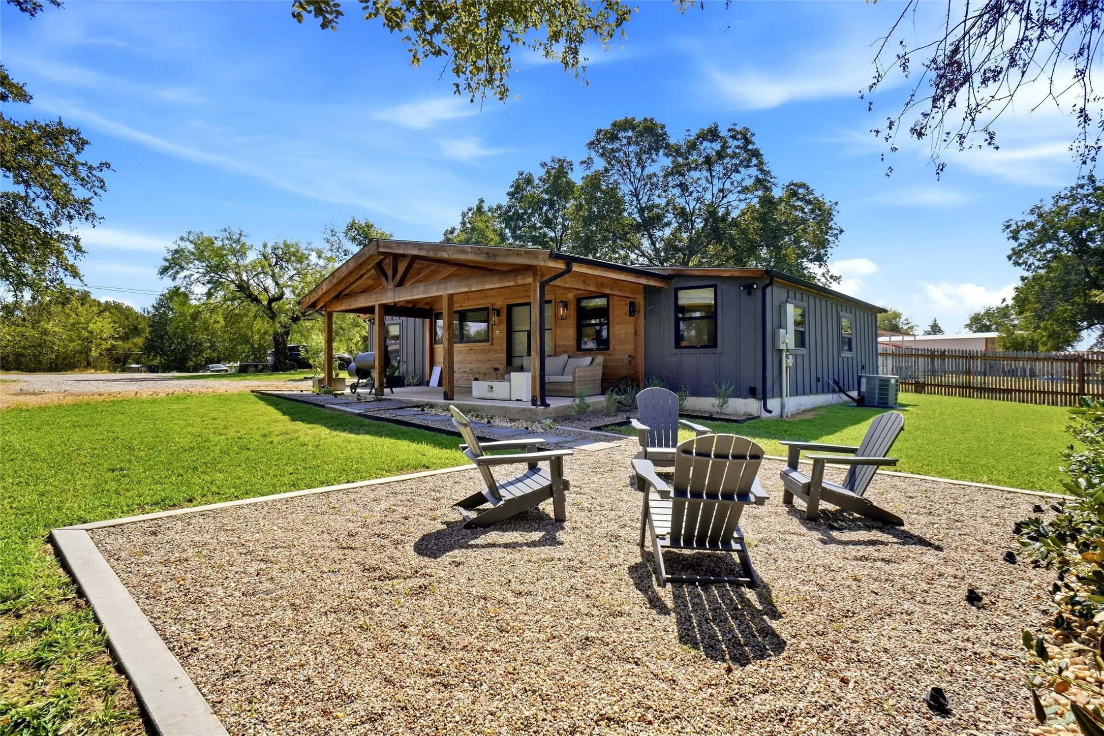 Single Family Residence For Rent in Wise County , 203 Evans Street, Lake Bridgeport, Texas 76426, 4 Bedroom, 1 Bathroom, Garage spaces, 1,188 Sqft, built in 1967, mls#21394492, Real Estate Agent in Lake Bridgeport, Homes For Rent in Wise county, Homes For Rent in Lake Bridgeport, Realtor in Lake Bridgeport Texas, Real Estate Brokerage Independent Realty Texas, Luminita Cordes Realtor