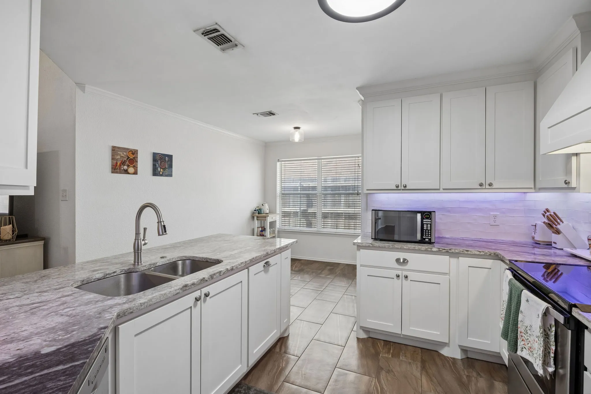 Single Family Residence For Rent in Tarrant County , 9205 Nathan Drive, White Settlement, Texas 76108, 3 Bedroom, 2 Bathroom, 2 Garage spaces, 1,787 Sqft, built in 2004, mls#21388068, Real Estate Agent in White Settlement, Homes For Rent in Tarrant county, Homes For Rent in White Settlement, Realtor in White Settlement Texas, Real Estate Brokerage Independent Realty Texas, Luminita Cordes Realtor