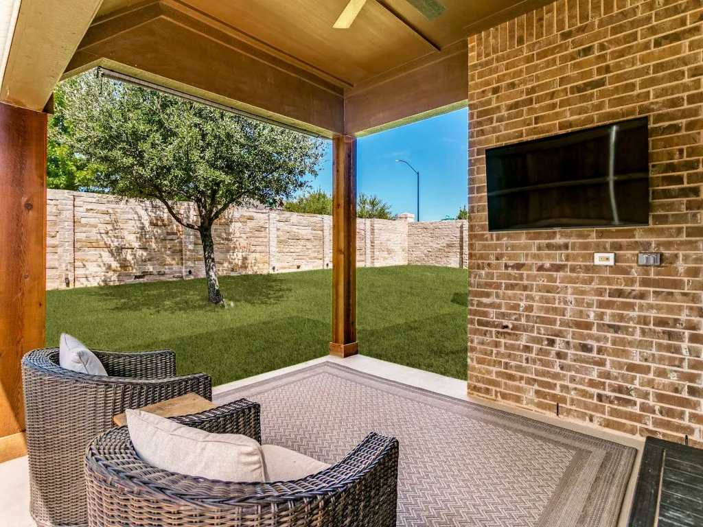 Covered Back Patio with Privacy