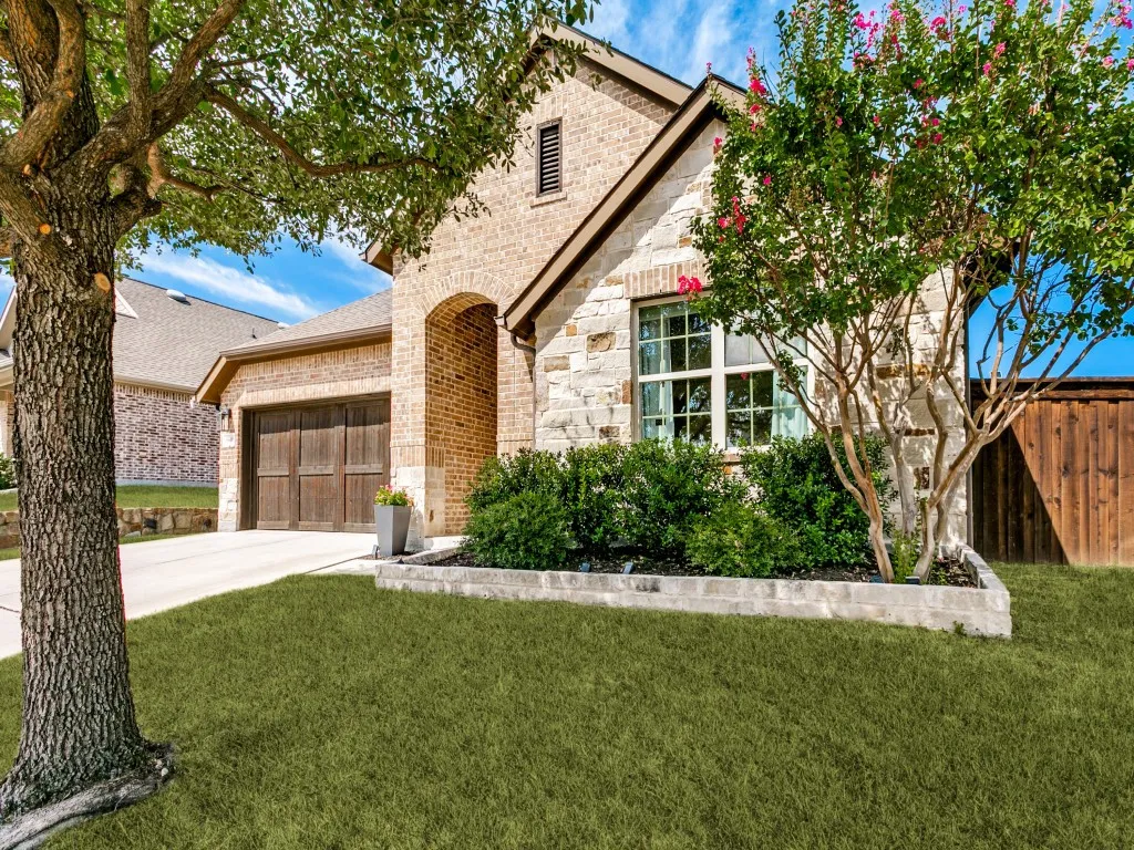 Single Family Residence For Sale in Tarrant County , 5600 Vaquero Road, Fort Worth, Texas 76126, 3 Bedroom, 2 Bathroom, 2 Garage spaces, 2,354 Sqft, built in 2018, mls#21387074, Real Estate Agent in Fort Worth, Homes For Sale in Tarrant county, Homes For Sale in Fort Worth, Realtor in Fort Worth Texas, Real Estate Brokerage Independent Realty Texas, Luminita Cordes Realtor