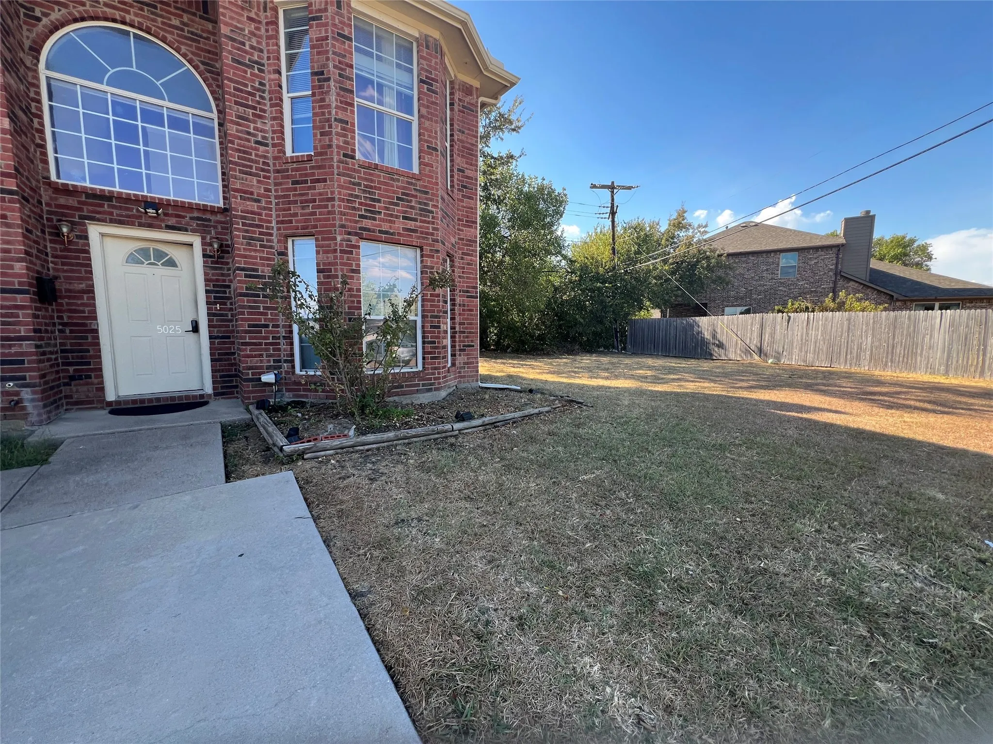 Single Family Residence For Sale in Tarrant County , 5025 Strummer Drive, North Richland Hills, Texas 76180, 5 Bedroom, 3 Bathroom, Garage spaces, 2,421 Sqft, built in 2005, mls#21394702, Real Estate Agent in North Richland Hills, Homes For Sale in Tarrant county, Homes For Sale in North Richland Hills, Realtor in North Richland Hills Texas, Real Estate Brokerage Independent Realty Texas, Luminita Cordes Realtor