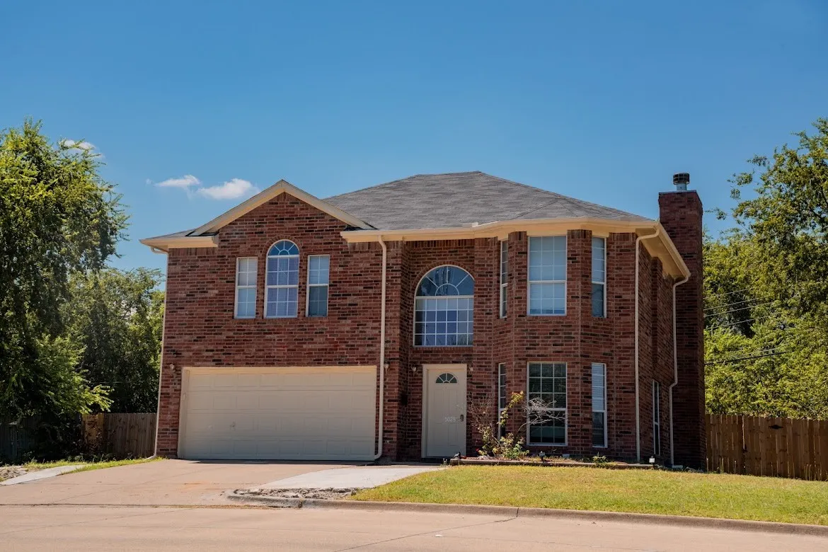 Single Family Residence For Sale in Tarrant County , 5025 Strummer Drive, North Richland Hills, Texas 76180, 5 Bedroom, 3 Bathroom, Garage spaces, 2,421 Sqft, built in 2005, mls#21394702, Real Estate Agent in North Richland Hills, Homes For Sale in Tarrant county, Homes For Sale in North Richland Hills, Realtor in North Richland Hills Texas, Real Estate Brokerage Independent Realty Texas, Luminita Cordes Realtor