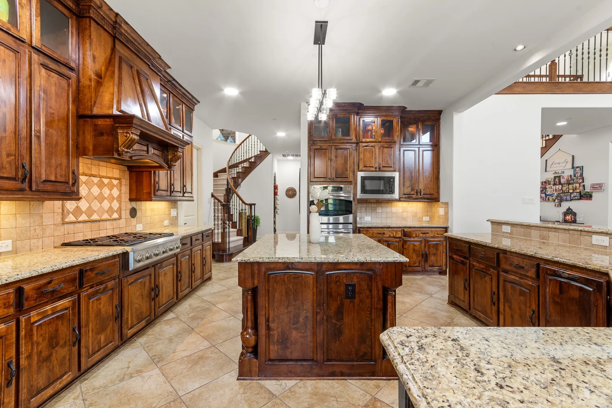 Single Family Residence For Sale in Tarrant County , 2109 Boulder Court, Southlake, Texas 76092, 4 Bedroom, 4 Bathroom, 3 Garage spaces, 5,932 Sqft, built in 2009, mls#21394632, Real Estate Agent in Southlake, Homes For Sale in Tarrant county, Homes For Sale in Southlake, Realtor in Southlake Texas, Real Estate Brokerage Independent Realty Texas, Luminita Cordes Realtor