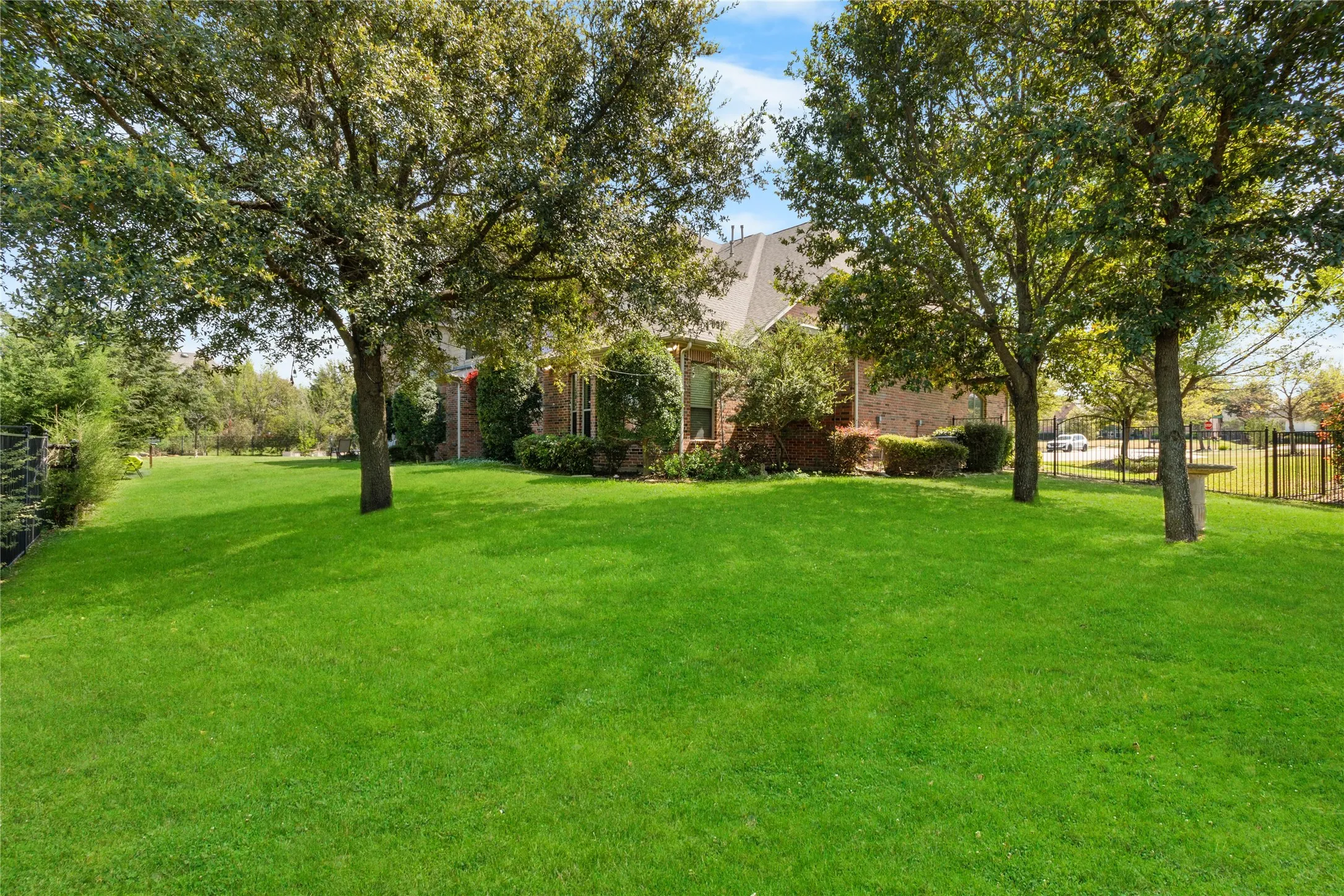 Single Family Residence For Sale in Tarrant County , 2109 Boulder Court, Southlake, Texas 76092, 4 Bedroom, 4 Bathroom, 3 Garage spaces, 5,932 Sqft, built in 2009, mls#21394632, Real Estate Agent in Southlake, Homes For Sale in Tarrant county, Homes For Sale in Southlake, Realtor in Southlake Texas, Real Estate Brokerage Independent Realty Texas, Luminita Cordes Realtor