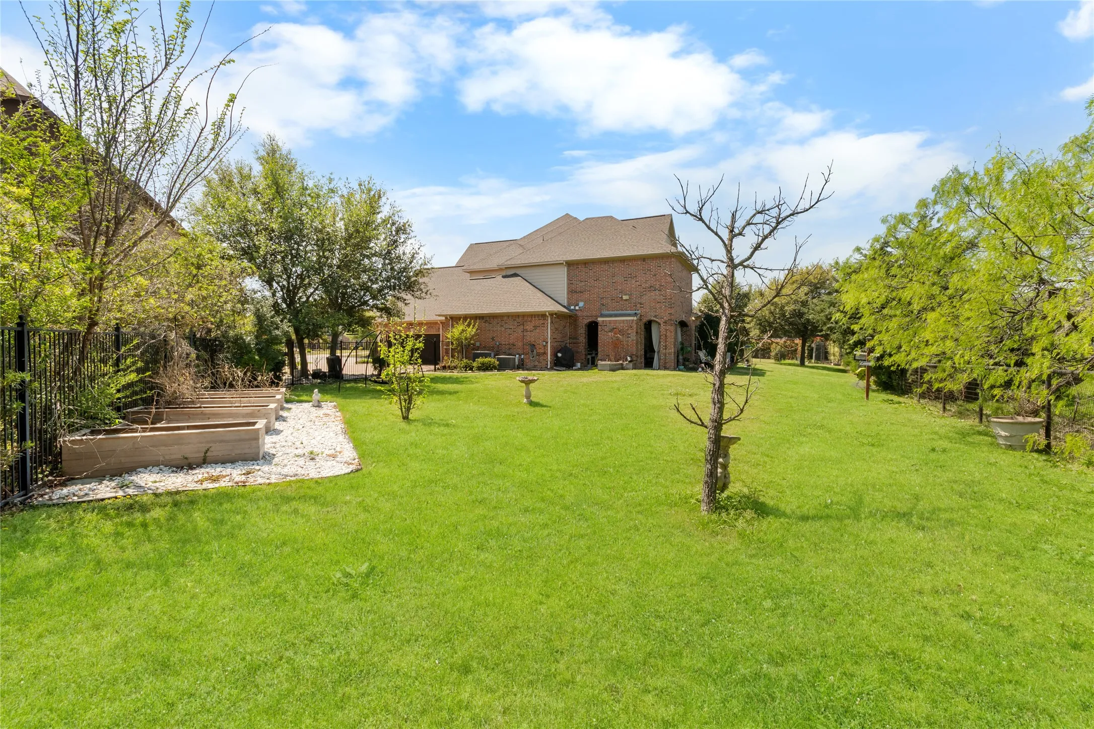 Single Family Residence For Sale in Tarrant County , 2109 Boulder Court, Southlake, Texas 76092, 4 Bedroom, 4 Bathroom, 3 Garage spaces, 5,932 Sqft, built in 2009, mls#21394632, Real Estate Agent in Southlake, Homes For Sale in Tarrant county, Homes For Sale in Southlake, Realtor in Southlake Texas, Real Estate Brokerage Independent Realty Texas, Luminita Cordes Realtor