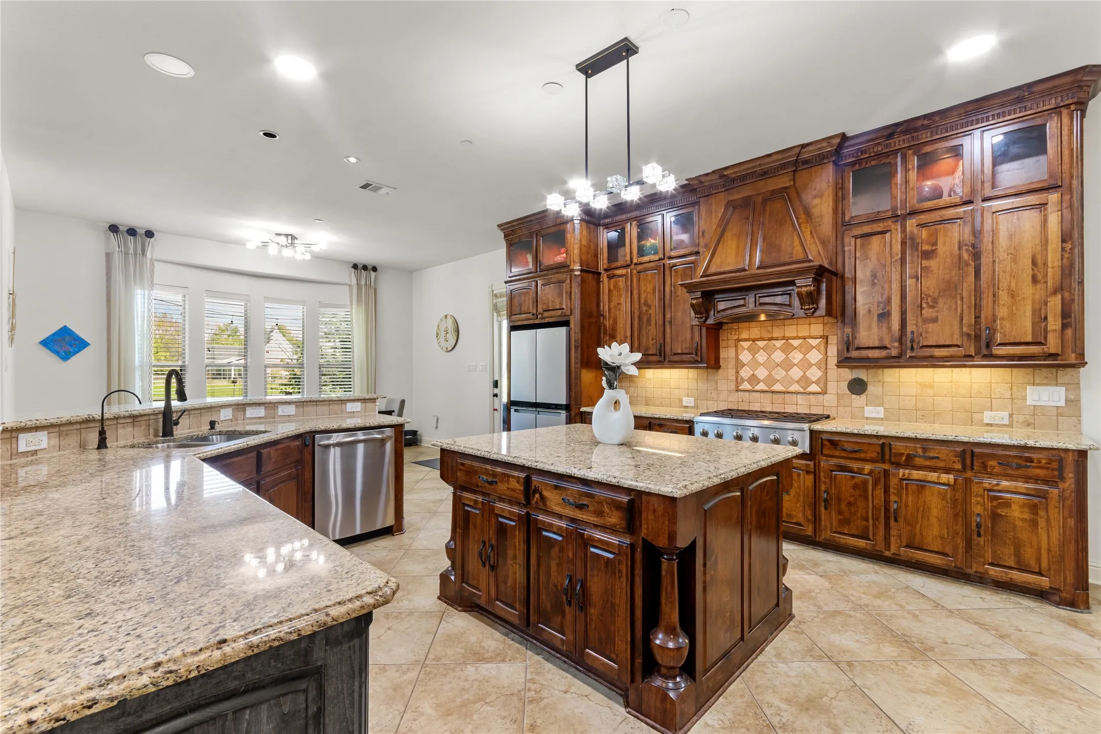Single Family Residence For Sale in Tarrant County , 2109 Boulder Court, Southlake, Texas 76092, 4 Bedroom, 4 Bathroom, 3 Garage spaces, 5,932 Sqft, built in 2009, mls#21394632, Real Estate Agent in Southlake, Homes For Sale in Tarrant county, Homes For Sale in Southlake, Realtor in Southlake Texas, Real Estate Brokerage Independent Realty Texas, Luminita Cordes Realtor