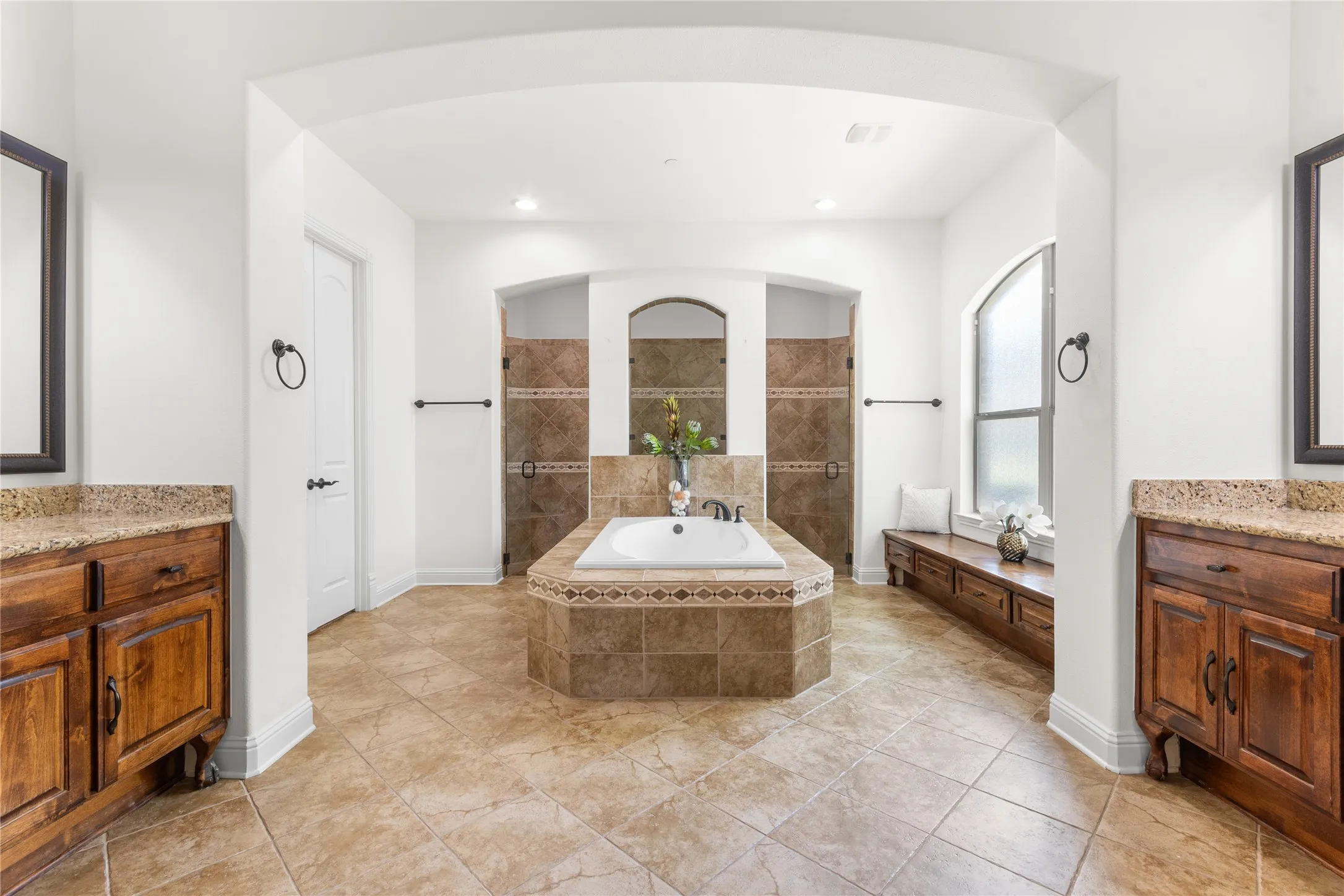 Single Family Residence For Sale in Tarrant County , 2109 Boulder Court, Southlake, Texas 76092, 4 Bedroom, 4 Bathroom, 3 Garage spaces, 5,932 Sqft, built in 2009, mls#21394632, Real Estate Agent in Southlake, Homes For Sale in Tarrant county, Homes For Sale in Southlake, Realtor in Southlake Texas, Real Estate Brokerage Independent Realty Texas, Luminita Cordes Realtor