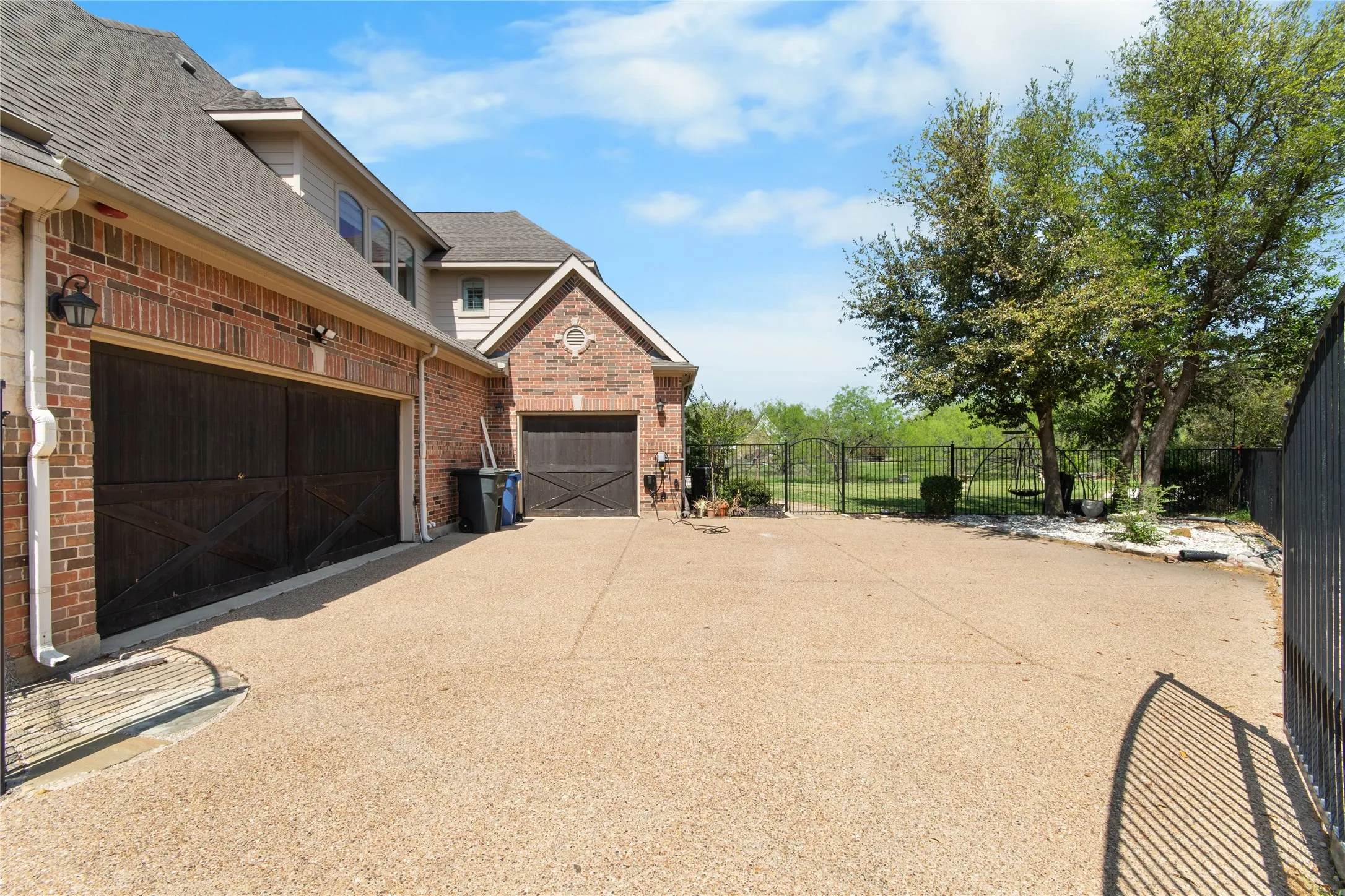 Single Family Residence For Sale in Tarrant County , 2109 Boulder Court, Southlake, Texas 76092, 4 Bedroom, 4 Bathroom, 3 Garage spaces, 5,932 Sqft, built in 2009, mls#21394632, Real Estate Agent in Southlake, Homes For Sale in Tarrant county, Homes For Sale in Southlake, Realtor in Southlake Texas, Real Estate Brokerage Independent Realty Texas, Luminita Cordes Realtor