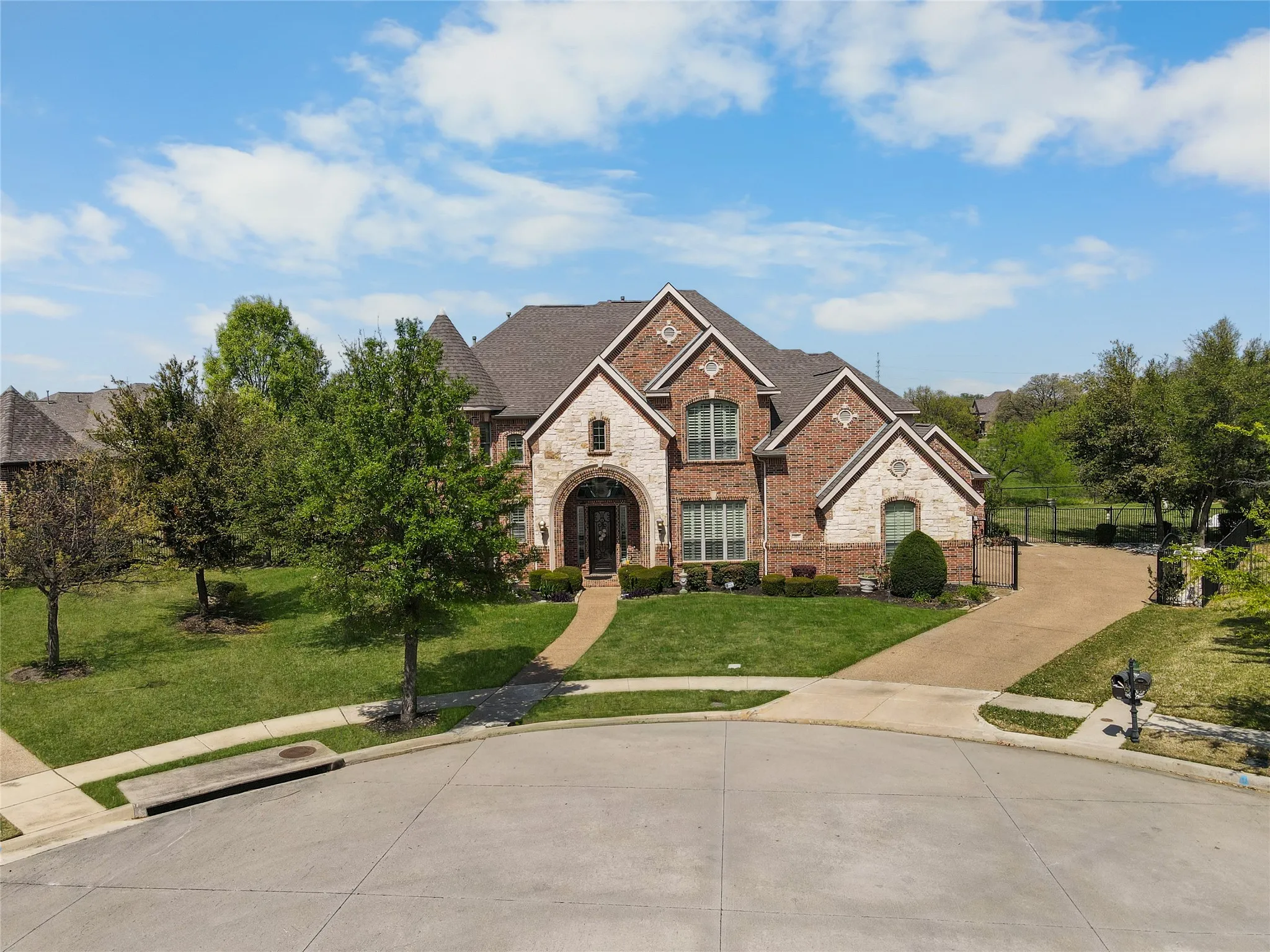 Single Family Residence For Sale in Tarrant County , 2109 Boulder Court, Southlake, Texas 76092, 4 Bedroom, 4 Bathroom, 3 Garage spaces, 5,932 Sqft, built in 2009, mls#21394632, Real Estate Agent in Southlake, Homes For Sale in Tarrant county, Homes For Sale in Southlake, Realtor in Southlake Texas, Real Estate Brokerage Independent Realty Texas, Luminita Cordes Realtor