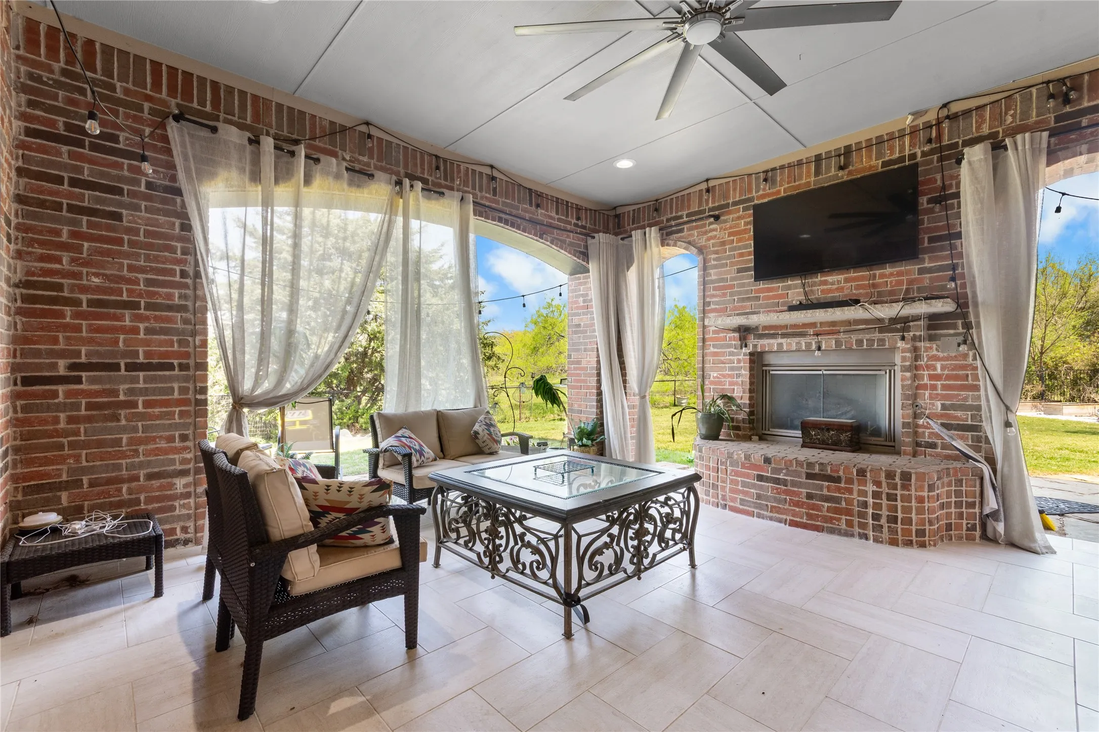 Single Family Residence For Sale in Tarrant County , 2109 Boulder Court, Southlake, Texas 76092, 4 Bedroom, 4 Bathroom, 3 Garage spaces, 5,932 Sqft, built in 2009, mls#21394632, Real Estate Agent in Southlake, Homes For Sale in Tarrant county, Homes For Sale in Southlake, Realtor in Southlake Texas, Real Estate Brokerage Independent Realty Texas, Luminita Cordes Realtor