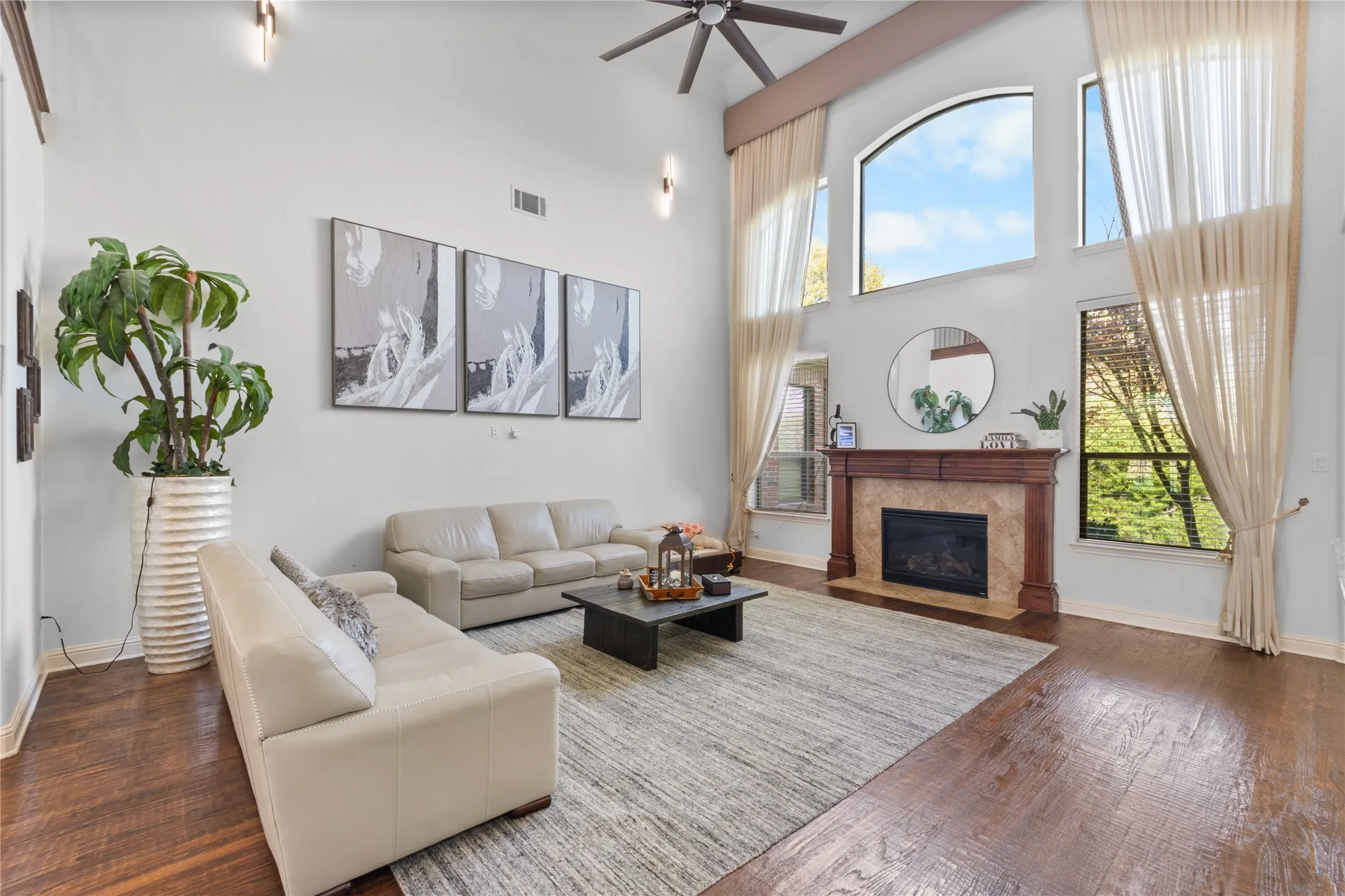 Single Family Residence For Sale in Tarrant County , 2109 Boulder Court, Southlake, Texas 76092, 4 Bedroom, 4 Bathroom, 3 Garage spaces, 5,932 Sqft, built in 2009, mls#21394632, Real Estate Agent in Southlake, Homes For Sale in Tarrant county, Homes For Sale in Southlake, Realtor in Southlake Texas, Real Estate Brokerage Independent Realty Texas, Luminita Cordes Realtor