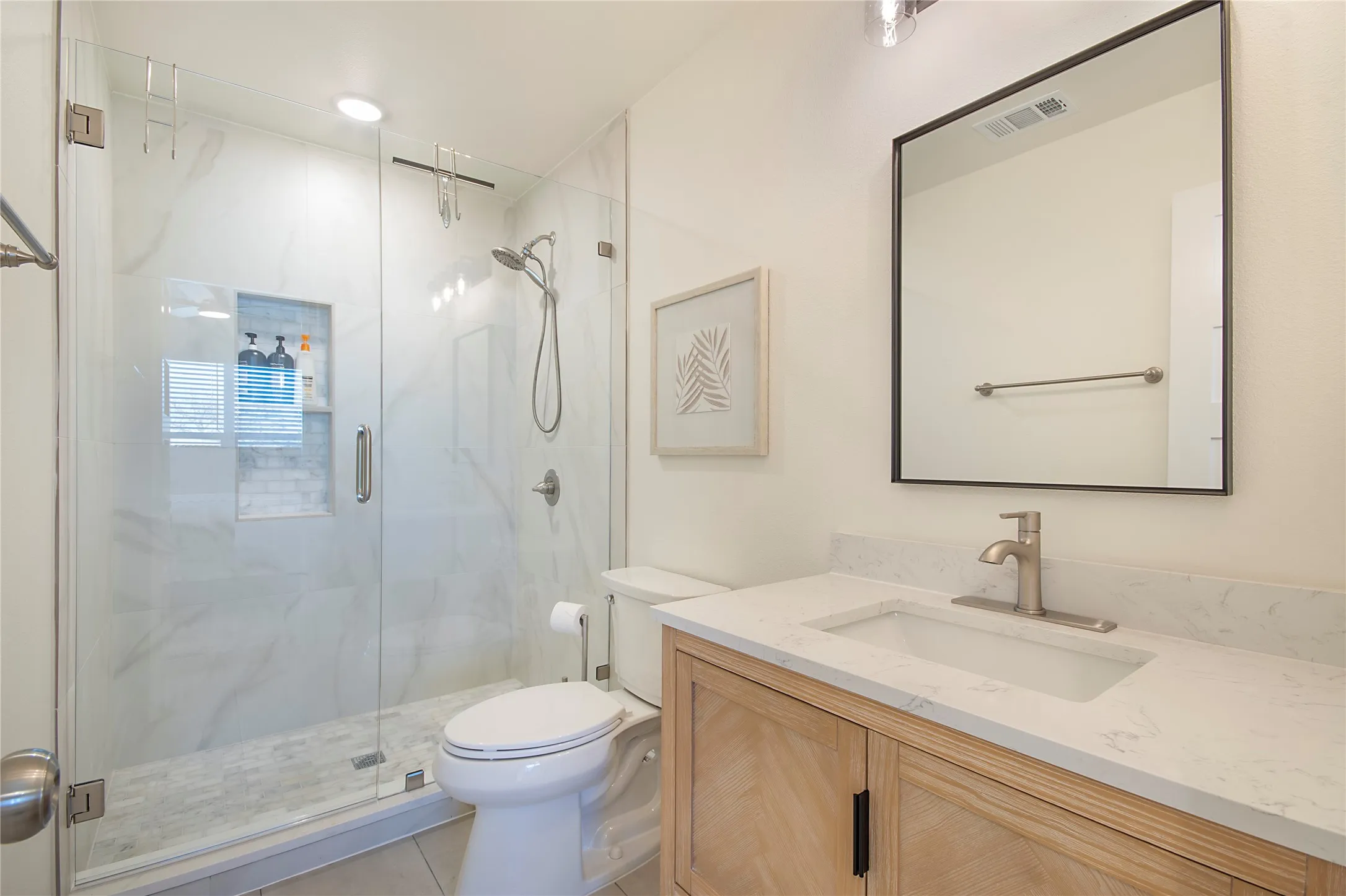 Single Family Residence For Sale in Tarrant County , 6805 Briar Road, Azle, Texas 76020, 7 Bedroom, 6 Bathroom, Garage spaces, 4,378 Sqft, built in 1986, mls#21394679, Real Estate Agent in Azle, Homes For Sale in Tarrant county, Homes For Sale in Azle, Realtor in Azle Texas, Real Estate Brokerage Independent Realty Texas, Luminita Cordes Realtor