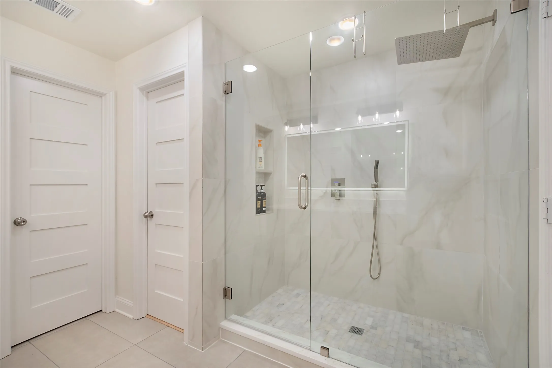 Single Family Residence For Sale in Tarrant County , 6805 Briar Road, Azle, Texas 76020, 7 Bedroom, 6 Bathroom, Garage spaces, 4,378 Sqft, built in 1986, mls#21394679, Real Estate Agent in Azle, Homes For Sale in Tarrant county, Homes For Sale in Azle, Realtor in Azle Texas, Real Estate Brokerage Independent Realty Texas, Luminita Cordes Realtor
