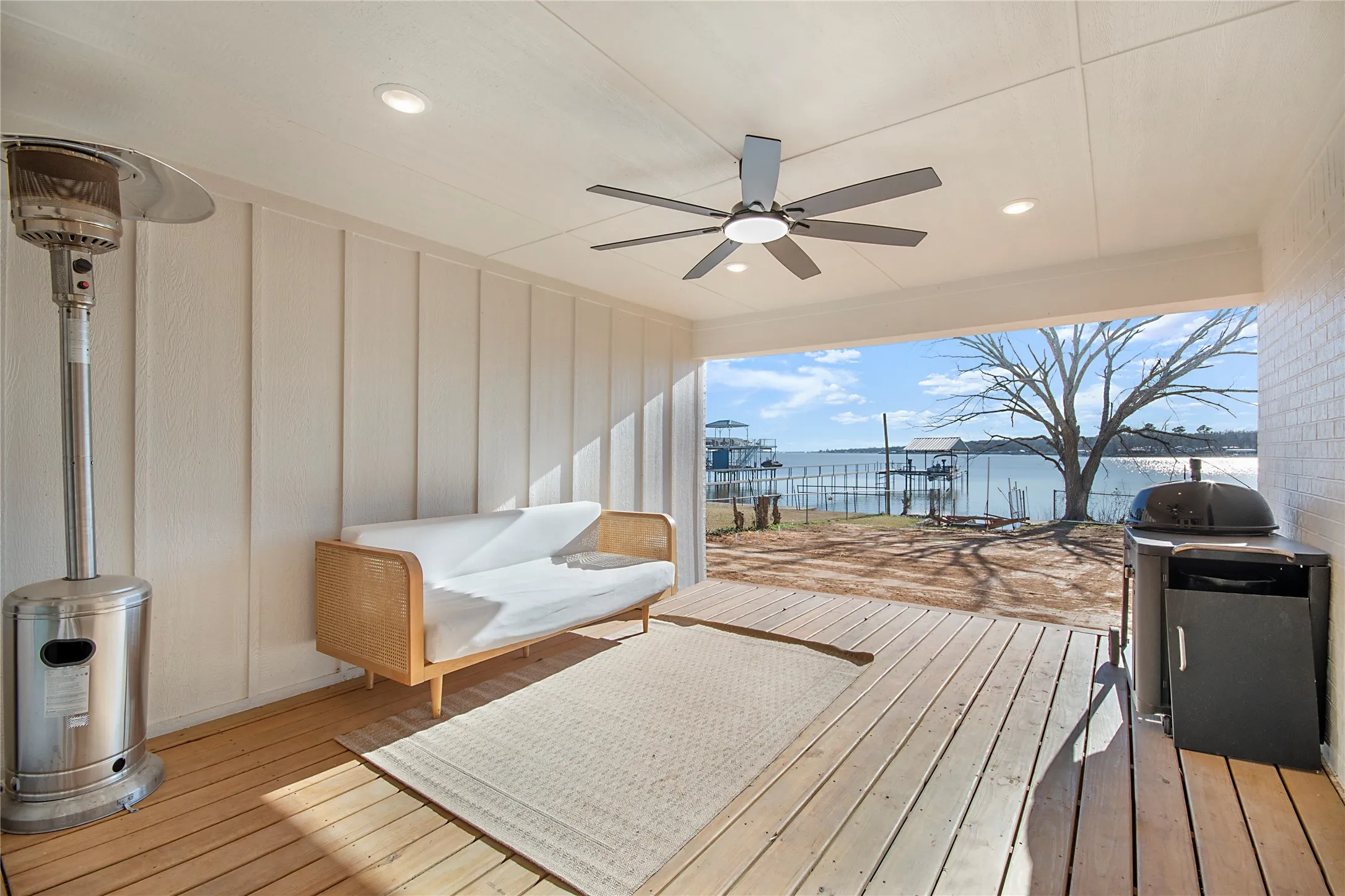 Single Family Residence For Sale in Tarrant County , 6805 Briar Road, Azle, Texas 76020, 7 Bedroom, 6 Bathroom, Garage spaces, 4,378 Sqft, built in 1986, mls#21394679, Real Estate Agent in Azle, Homes For Sale in Tarrant county, Homes For Sale in Azle, Realtor in Azle Texas, Real Estate Brokerage Independent Realty Texas, Luminita Cordes Realtor