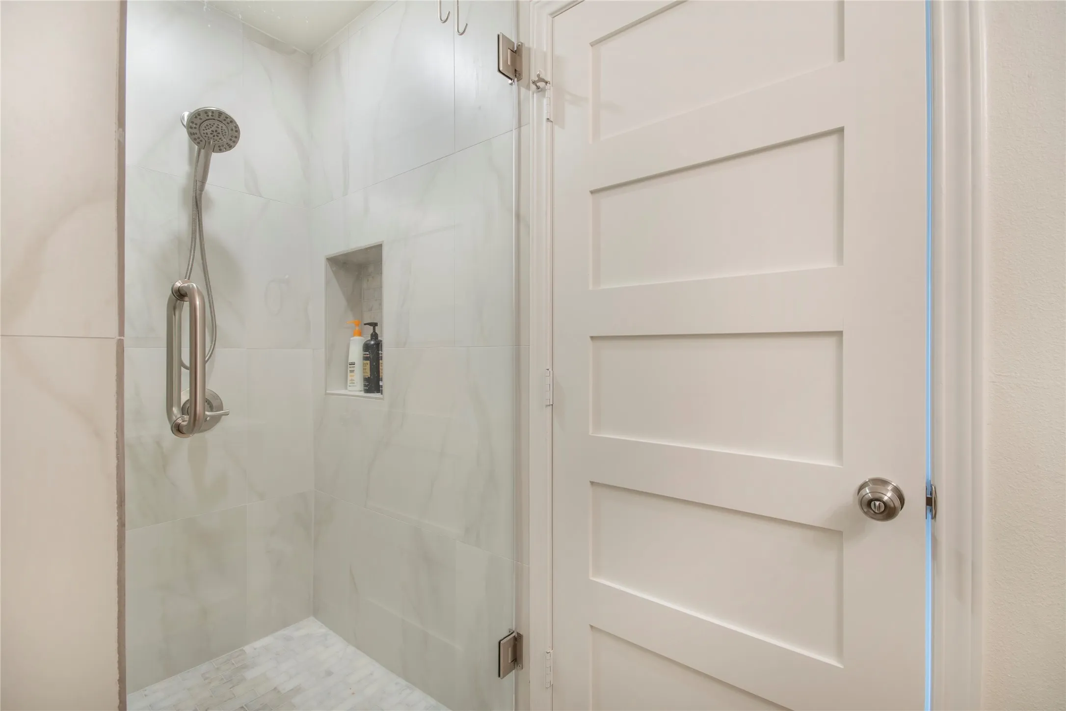 Single Family Residence For Sale in Tarrant County , 6805 Briar Road, Azle, Texas 76020, 7 Bedroom, 6 Bathroom, Garage spaces, 4,378 Sqft, built in 1986, mls#21394679, Real Estate Agent in Azle, Homes For Sale in Tarrant county, Homes For Sale in Azle, Realtor in Azle Texas, Real Estate Brokerage Independent Realty Texas, Luminita Cordes Realtor
