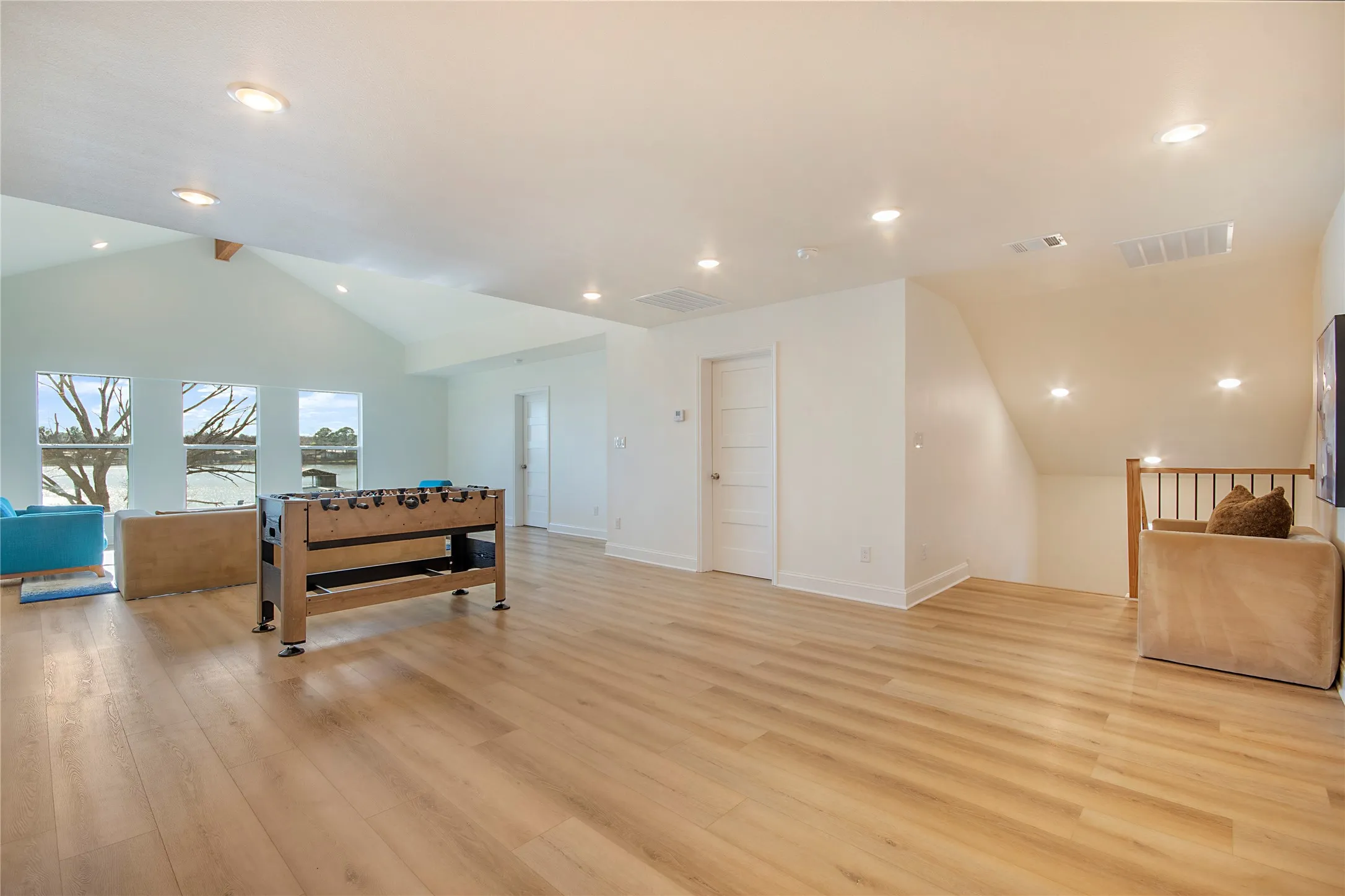 Single Family Residence For Sale in Tarrant County , 6805 Briar Road, Azle, Texas 76020, 7 Bedroom, 6 Bathroom, Garage spaces, 4,378 Sqft, built in 1986, mls#21394679, Real Estate Agent in Azle, Homes For Sale in Tarrant county, Homes For Sale in Azle, Realtor in Azle Texas, Real Estate Brokerage Independent Realty Texas, Luminita Cordes Realtor