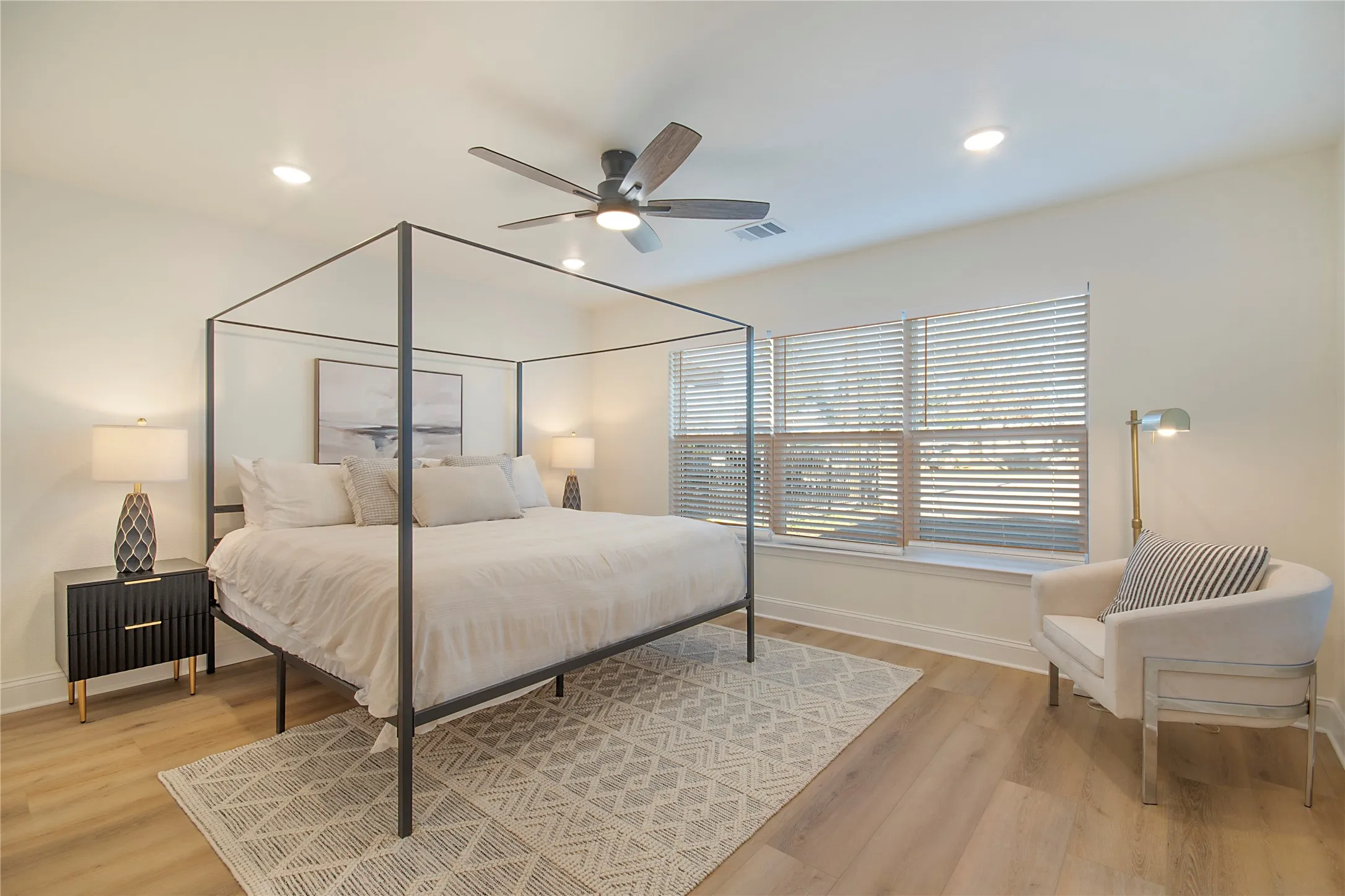 Single Family Residence For Sale in Tarrant County , 6805 Briar Road, Azle, Texas 76020, 7 Bedroom, 6 Bathroom, Garage spaces, 4,378 Sqft, built in 1986, mls#21394679, Real Estate Agent in Azle, Homes For Sale in Tarrant county, Homes For Sale in Azle, Realtor in Azle Texas, Real Estate Brokerage Independent Realty Texas, Luminita Cordes Realtor