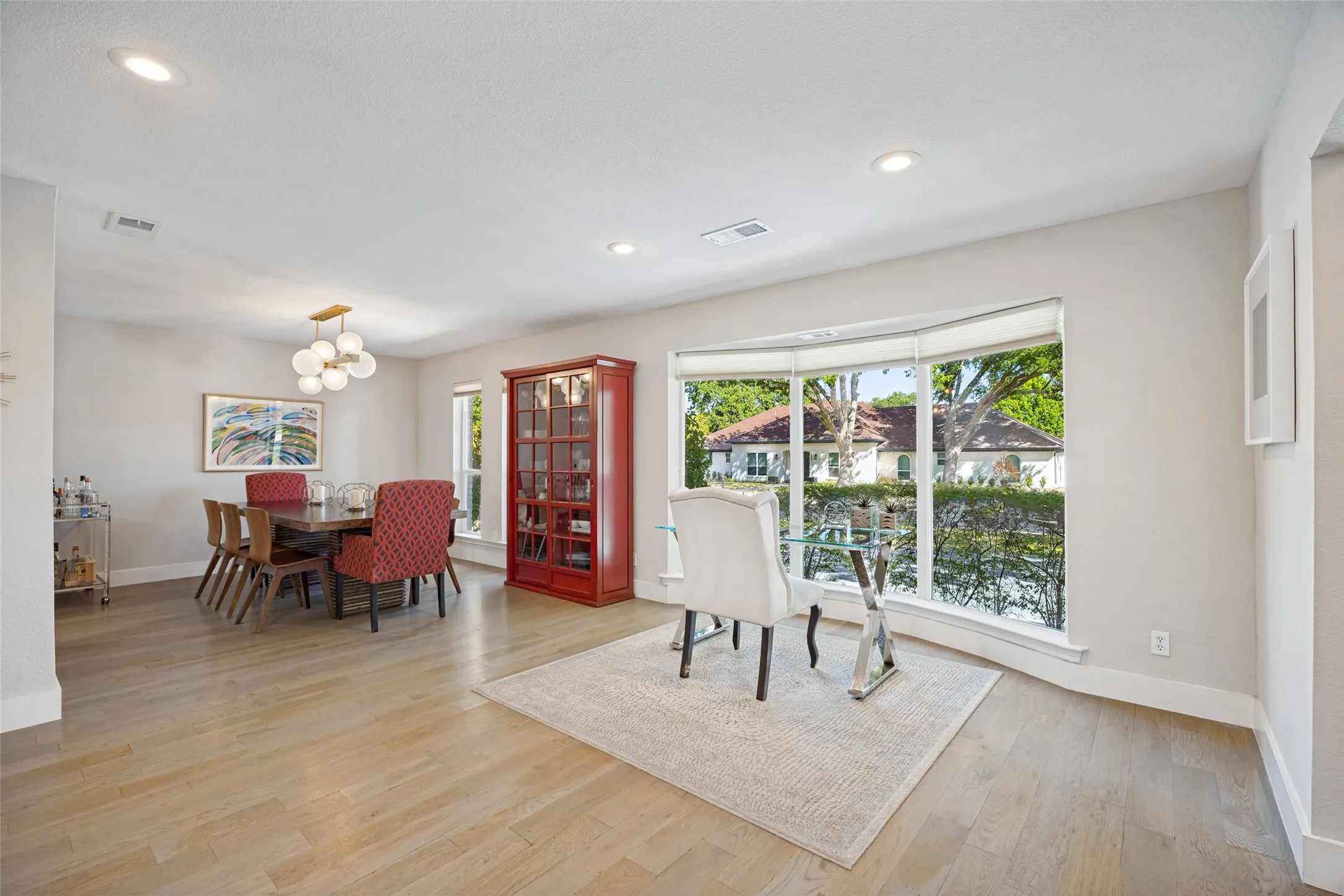 Single Family Residence For Sale in Dallas County , 6834 Quarterway Drive, Dallas, Texas 75248, 4 Bedroom, 3 Bathroom, 2 Garage spaces, 2,847 Sqft, built in 1969, mls#21374985, Real Estate Agent in Dallas, Homes For Sale in Dallas county, Homes For Sale in Dallas, Realtor in Dallas Texas, Real Estate Brokerage Independent Realty Texas, Luminita Cordes Realtor