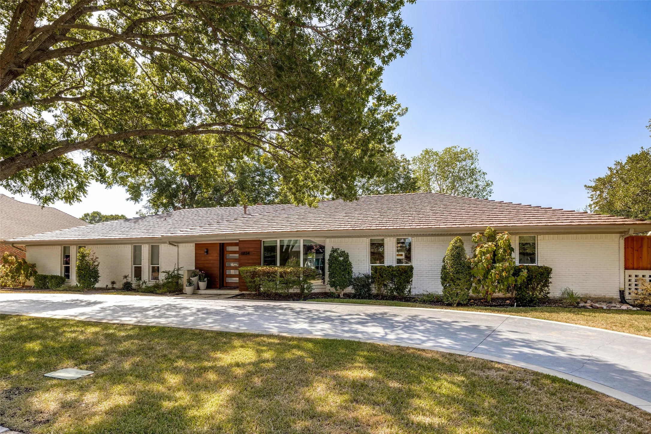 Single Family Residence For Sale in Dallas County , 6834 Quarterway Drive, Dallas, Texas 75248, 4 Bedroom, 3 Bathroom, 2 Garage spaces, 2,847 Sqft, built in 1969, mls#21374985, Real Estate Agent in Dallas, Homes For Sale in Dallas county, Homes For Sale in Dallas, Realtor in Dallas Texas, Real Estate Brokerage Independent Realty Texas, Luminita Cordes Realtor