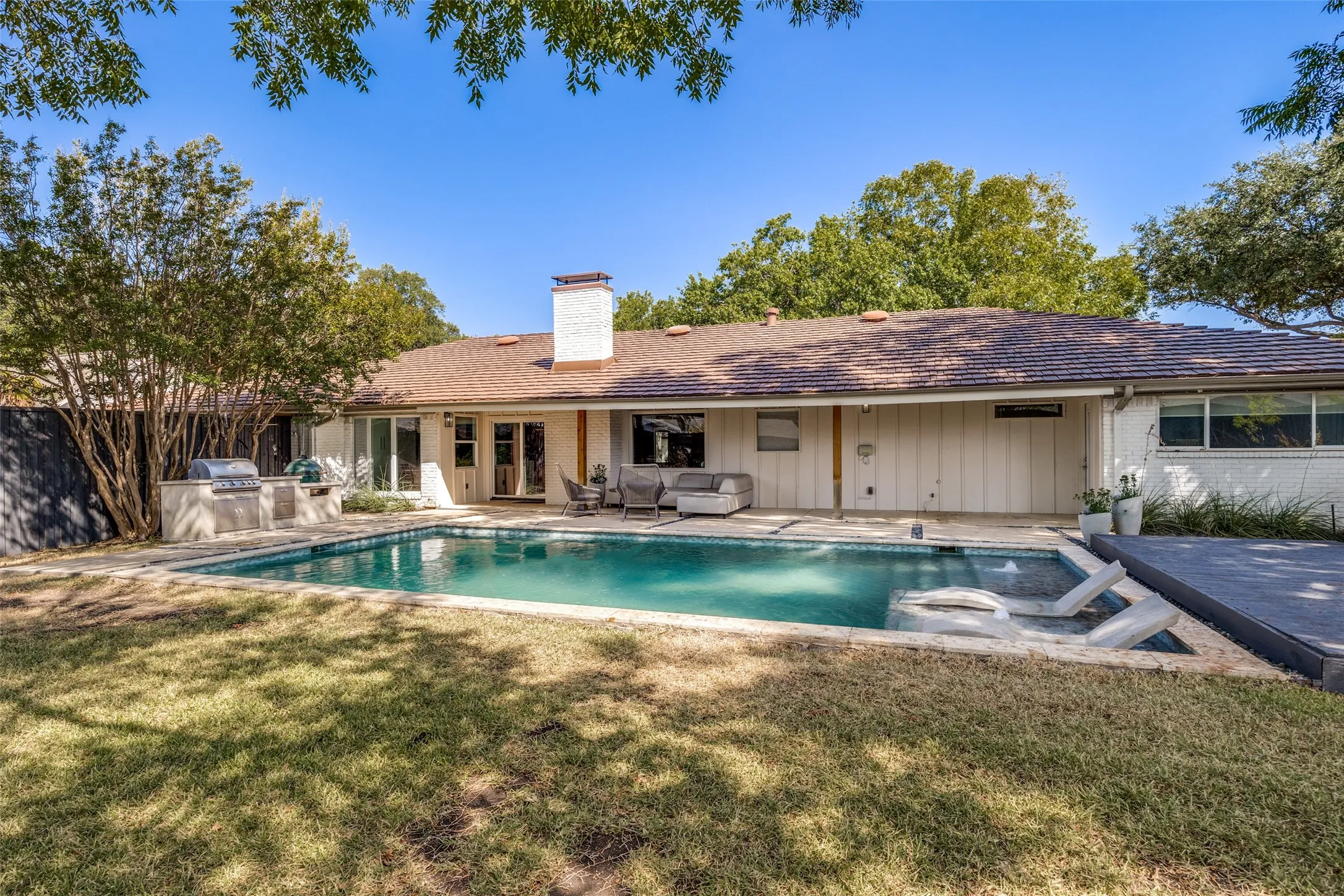Single Family Residence For Sale in Dallas County , 6834 Quarterway Drive, Dallas, Texas 75248, 4 Bedroom, 3 Bathroom, 2 Garage spaces, 2,847 Sqft, built in 1969, mls#21374985, Real Estate Agent in Dallas, Homes For Sale in Dallas county, Homes For Sale in Dallas, Realtor in Dallas Texas, Real Estate Brokerage Independent Realty Texas, Luminita Cordes Realtor