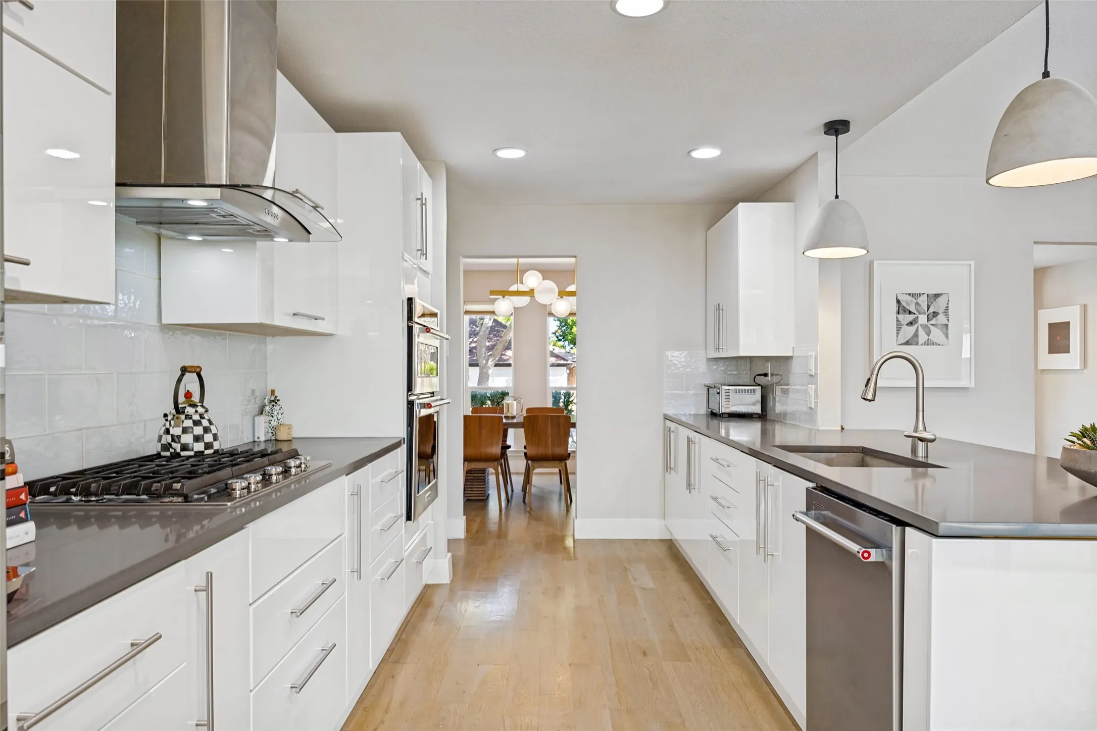 Single Family Residence For Sale in Dallas County , 6834 Quarterway Drive, Dallas, Texas 75248, 4 Bedroom, 3 Bathroom, 2 Garage spaces, 2,847 Sqft, built in 1969, mls#21374985, Real Estate Agent in Dallas, Homes For Sale in Dallas county, Homes For Sale in Dallas, Realtor in Dallas Texas, Real Estate Brokerage Independent Realty Texas, Luminita Cordes Realtor