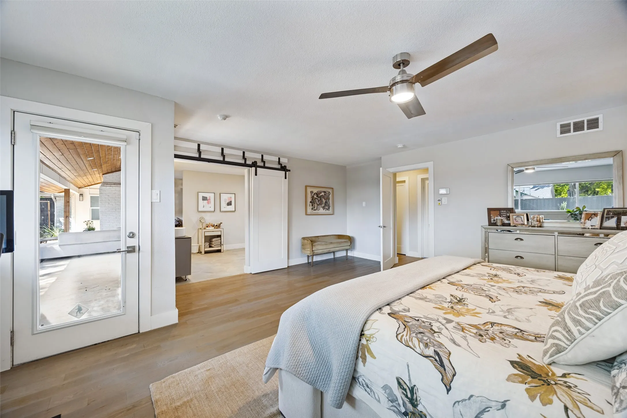 Single Family Residence For Sale in Dallas County , 6834 Quarterway Drive, Dallas, Texas 75248, 4 Bedroom, 3 Bathroom, 2 Garage spaces, 2,847 Sqft, built in 1969, mls#21374985, Real Estate Agent in Dallas, Homes For Sale in Dallas county, Homes For Sale in Dallas, Realtor in Dallas Texas, Real Estate Brokerage Independent Realty Texas, Luminita Cordes Realtor