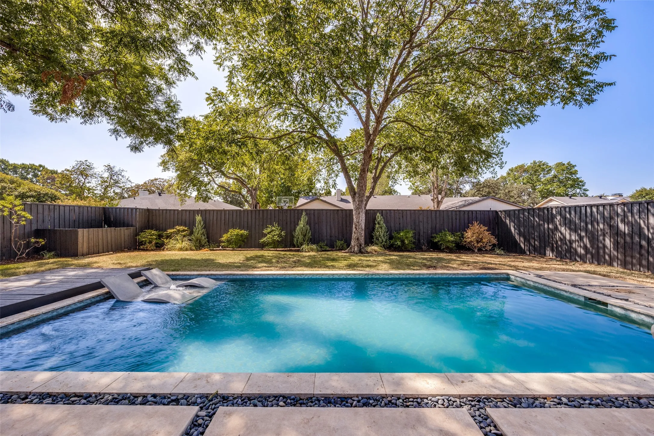 Single Family Residence For Sale in Dallas County , 6834 Quarterway Drive, Dallas, Texas 75248, 4 Bedroom, 3 Bathroom, 2 Garage spaces, 2,847 Sqft, built in 1969, mls#21374985, Real Estate Agent in Dallas, Homes For Sale in Dallas county, Homes For Sale in Dallas, Realtor in Dallas Texas, Real Estate Brokerage Independent Realty Texas, Luminita Cordes Realtor
