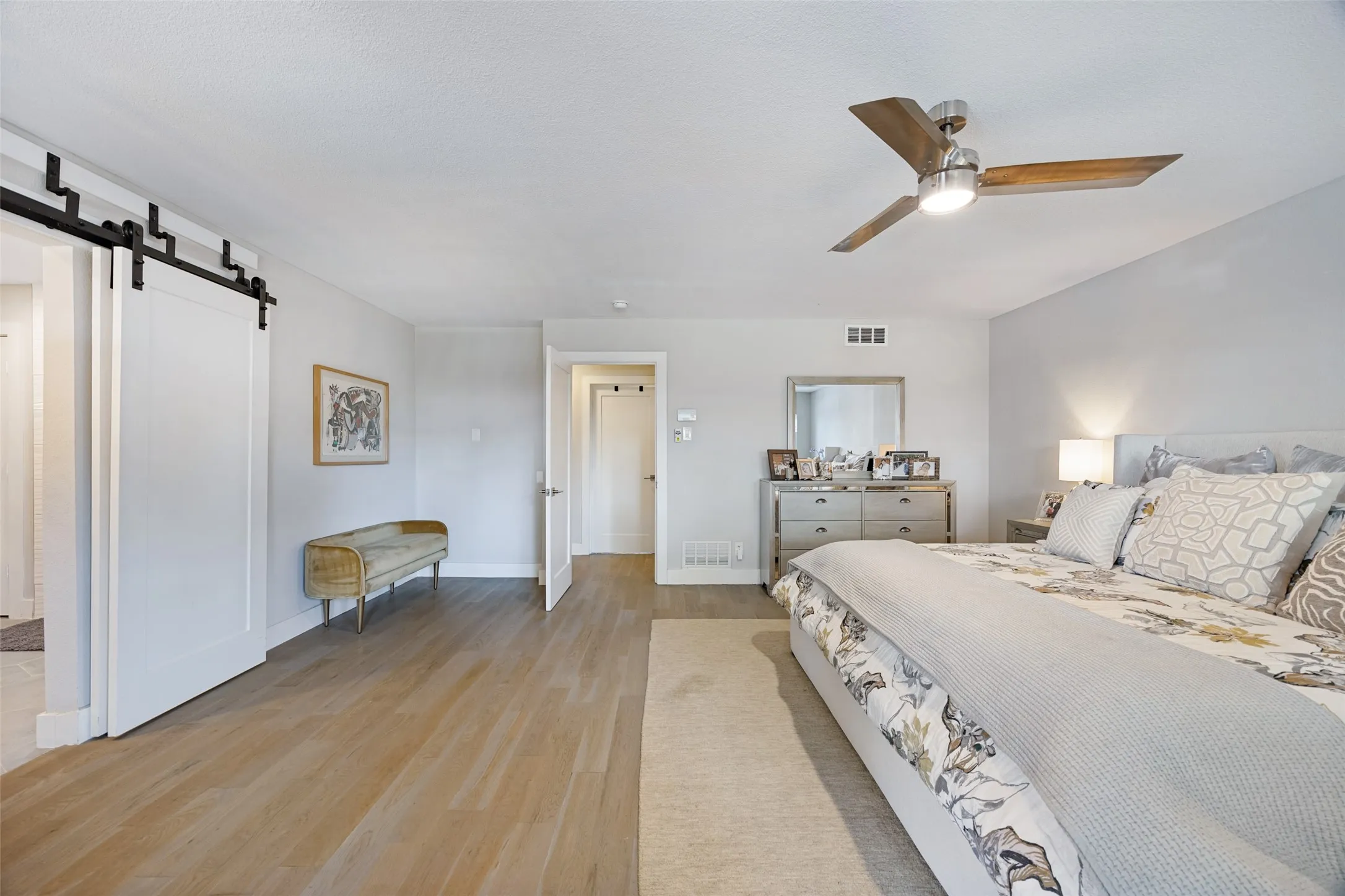 Single Family Residence For Sale in Dallas County , 6834 Quarterway Drive, Dallas, Texas 75248, 4 Bedroom, 3 Bathroom, 2 Garage spaces, 2,847 Sqft, built in 1969, mls#21374985, Real Estate Agent in Dallas, Homes For Sale in Dallas county, Homes For Sale in Dallas, Realtor in Dallas Texas, Real Estate Brokerage Independent Realty Texas, Luminita Cordes Realtor