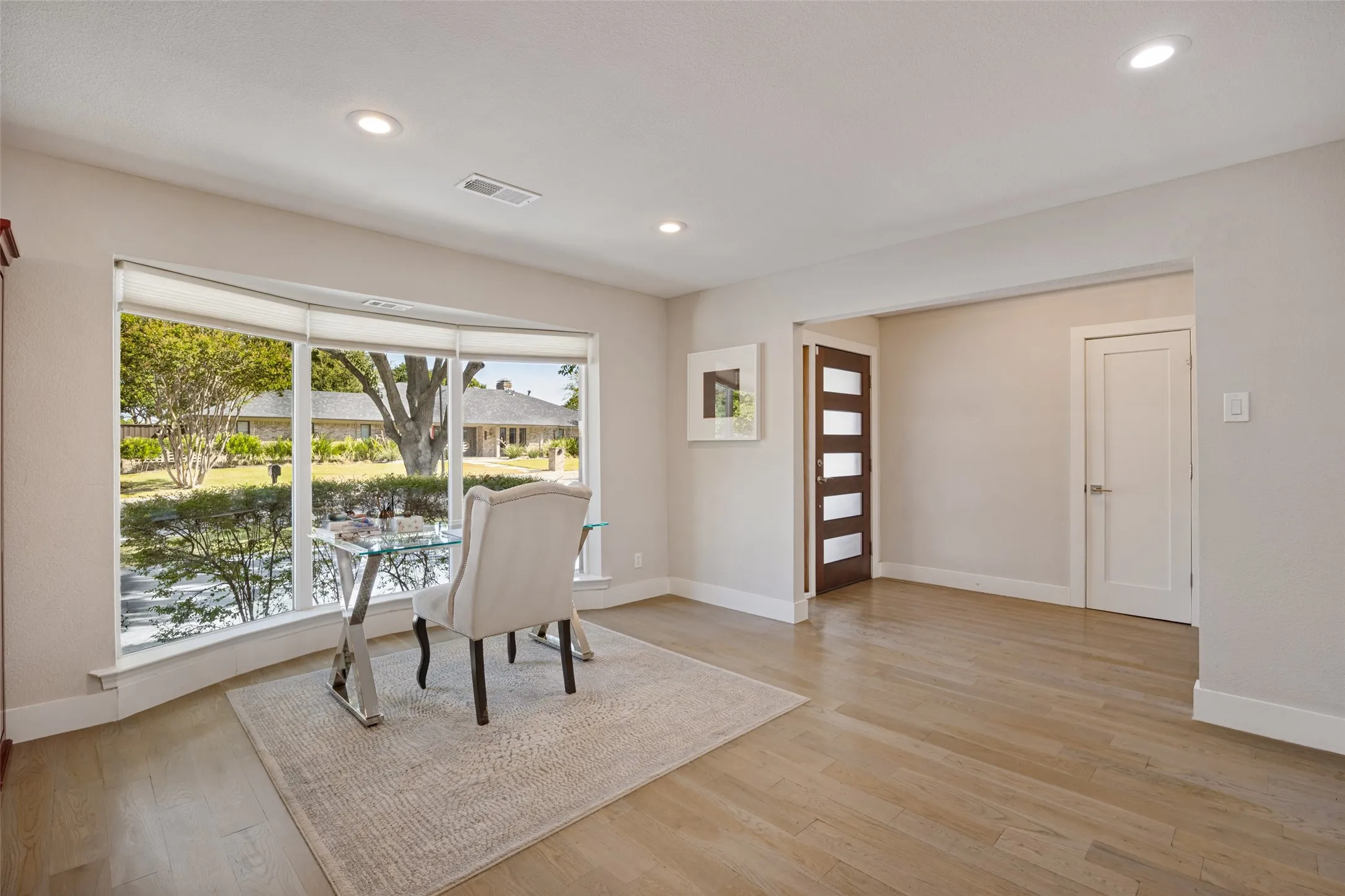 Single Family Residence For Sale in Dallas County , 6834 Quarterway Drive, Dallas, Texas 75248, 4 Bedroom, 3 Bathroom, 2 Garage spaces, 2,847 Sqft, built in 1969, mls#21374985, Real Estate Agent in Dallas, Homes For Sale in Dallas county, Homes For Sale in Dallas, Realtor in Dallas Texas, Real Estate Brokerage Independent Realty Texas, Luminita Cordes Realtor