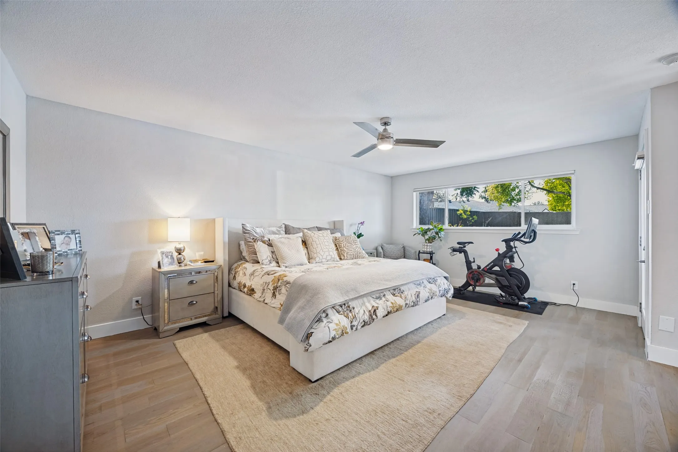 Single Family Residence For Sale in Dallas County , 6834 Quarterway Drive, Dallas, Texas 75248, 4 Bedroom, 3 Bathroom, 2 Garage spaces, 2,847 Sqft, built in 1969, mls#21374985, Real Estate Agent in Dallas, Homes For Sale in Dallas county, Homes For Sale in Dallas, Realtor in Dallas Texas, Real Estate Brokerage Independent Realty Texas, Luminita Cordes Realtor
