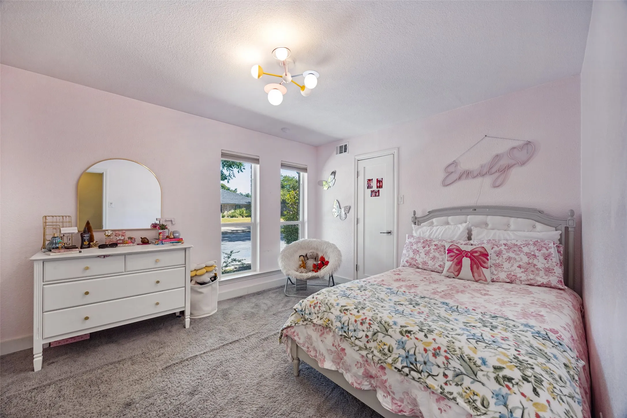 Single Family Residence For Sale in Dallas County , 6834 Quarterway Drive, Dallas, Texas 75248, 4 Bedroom, 3 Bathroom, 2 Garage spaces, 2,847 Sqft, built in 1969, mls#21374985, Real Estate Agent in Dallas, Homes For Sale in Dallas county, Homes For Sale in Dallas, Realtor in Dallas Texas, Real Estate Brokerage Independent Realty Texas, Luminita Cordes Realtor