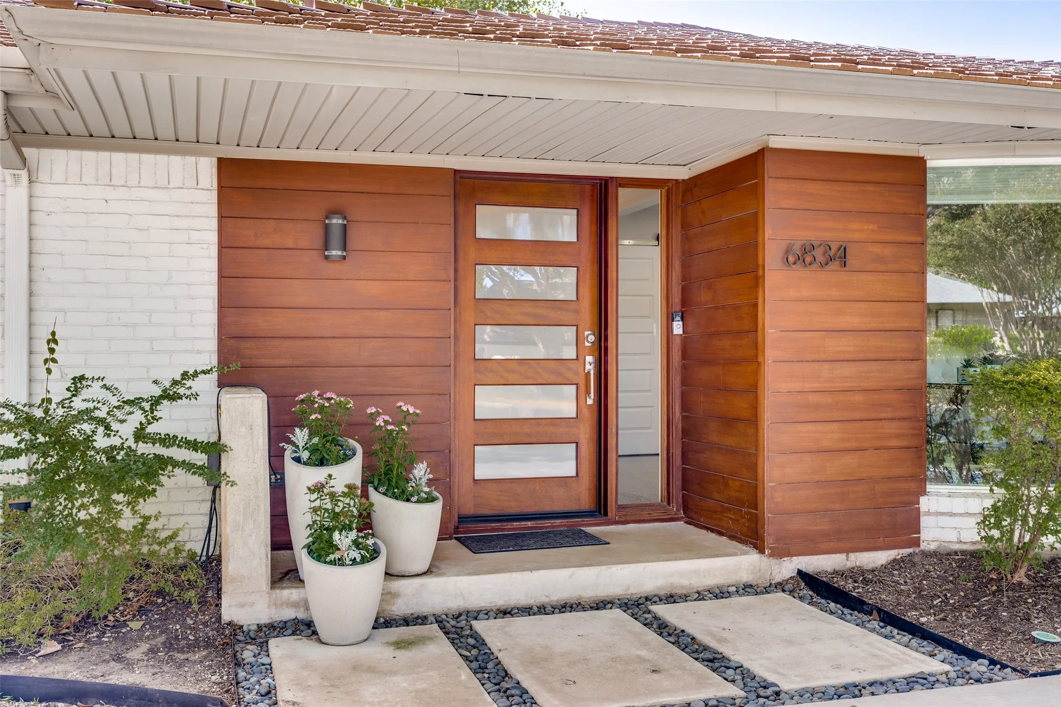 Single Family Residence For Sale in Dallas County , 6834 Quarterway Drive, Dallas, Texas 75248, 4 Bedroom, 3 Bathroom, 2 Garage spaces, 2,847 Sqft, built in 1969, mls#21374985, Real Estate Agent in Dallas, Homes For Sale in Dallas county, Homes For Sale in Dallas, Realtor in Dallas Texas, Real Estate Brokerage Independent Realty Texas, Luminita Cordes Realtor
