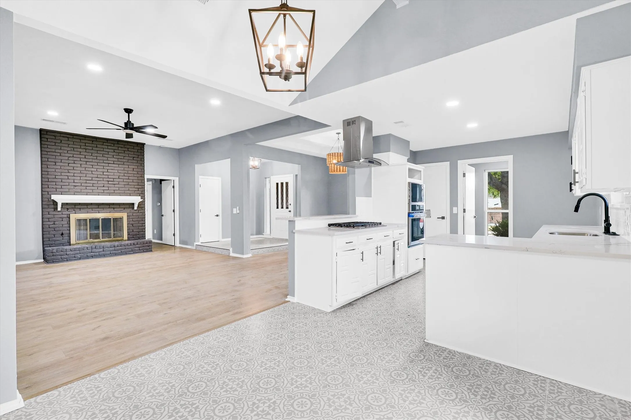 Single Family Residence For Sale in Dallas County , 2615 Dove Creek Lane, Carrollton, Texas 75006, 4 Bedroom, 3 Bathroom, 2 Garage spaces, 2,561 Sqft, built in 1981, mls#21394574, Real Estate Agent in Carrollton, Homes For Sale in Dallas county, Homes For Sale in Carrollton, Realtor in Carrollton Texas, Real Estate Brokerage Independent Realty Texas, Luminita Cordes Realtor