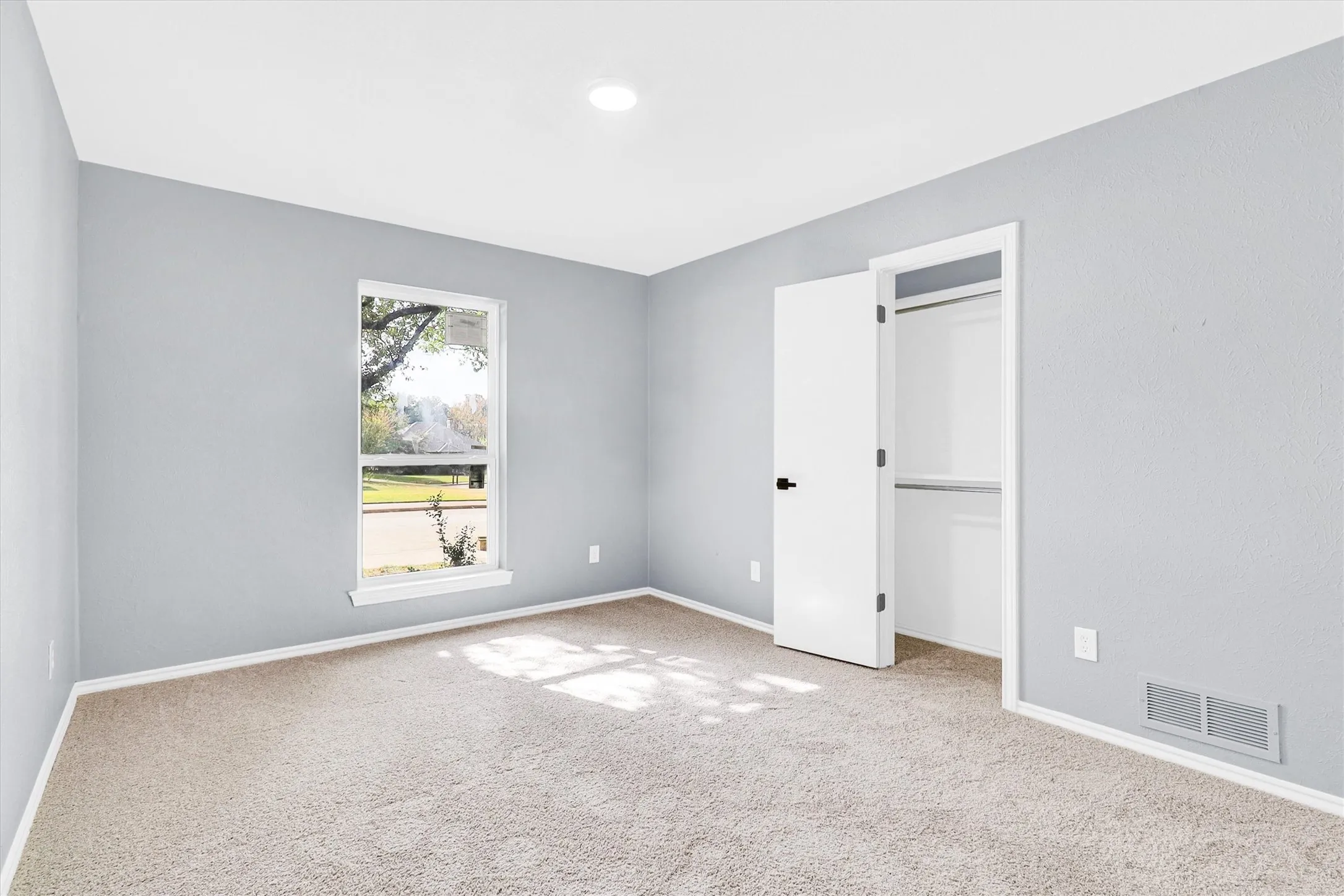 Single Family Residence For Sale in Dallas County , 2615 Dove Creek Lane, Carrollton, Texas 75006, 4 Bedroom, 3 Bathroom, 2 Garage spaces, 2,561 Sqft, built in 1981, mls#21394574, Real Estate Agent in Carrollton, Homes For Sale in Dallas county, Homes For Sale in Carrollton, Realtor in Carrollton Texas, Real Estate Brokerage Independent Realty Texas, Luminita Cordes Realtor