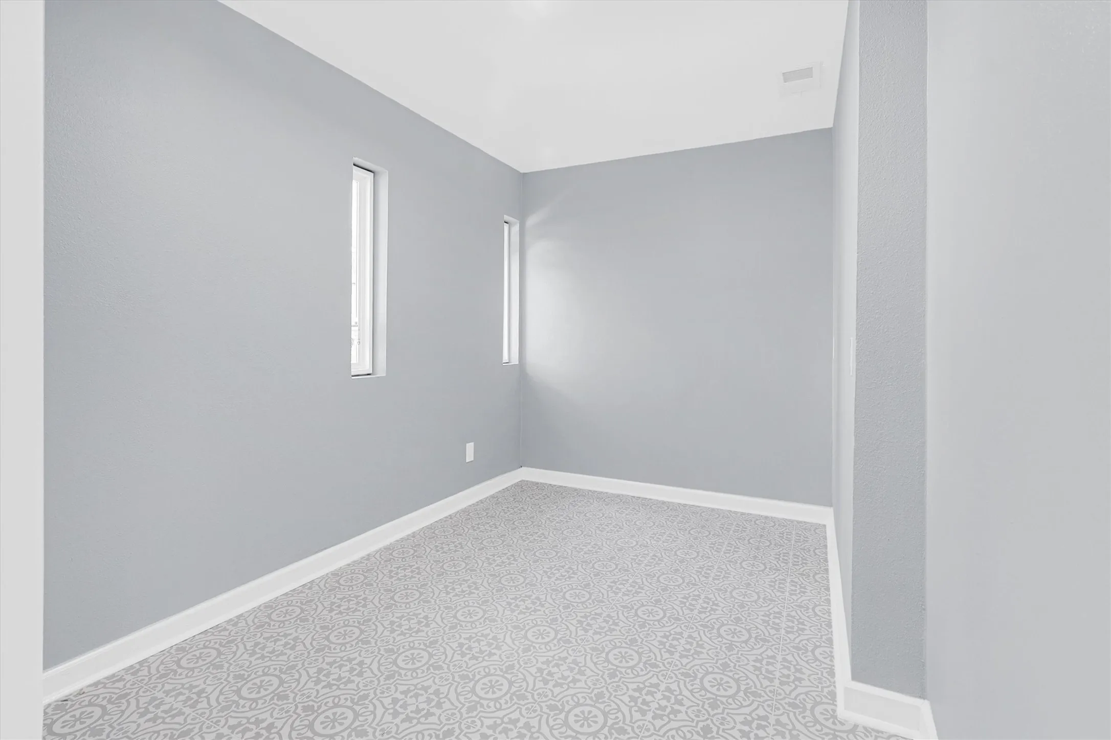 Single Family Residence For Sale in Dallas County , 2615 Dove Creek Lane, Carrollton, Texas 75006, 4 Bedroom, 3 Bathroom, 2 Garage spaces, 2,561 Sqft, built in 1981, mls#21394574, Real Estate Agent in Carrollton, Homes For Sale in Dallas county, Homes For Sale in Carrollton, Realtor in Carrollton Texas, Real Estate Brokerage Independent Realty Texas, Luminita Cordes Realtor
