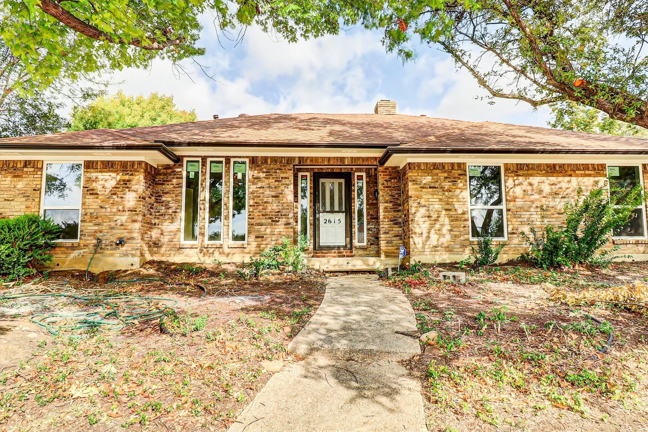 Single Family Residence For Sale in Dallas County , 2615 Dove Creek Lane, Carrollton, Texas 75006, 4 Bedroom, 3 Bathroom, 2 Garage spaces, 2,561 Sqft, built in 1981, mls#21394574, Real Estate Agent in Carrollton, Homes For Sale in Dallas county, Homes For Sale in Carrollton, Realtor in Carrollton Texas, Real Estate Brokerage Independent Realty Texas, Luminita Cordes Realtor