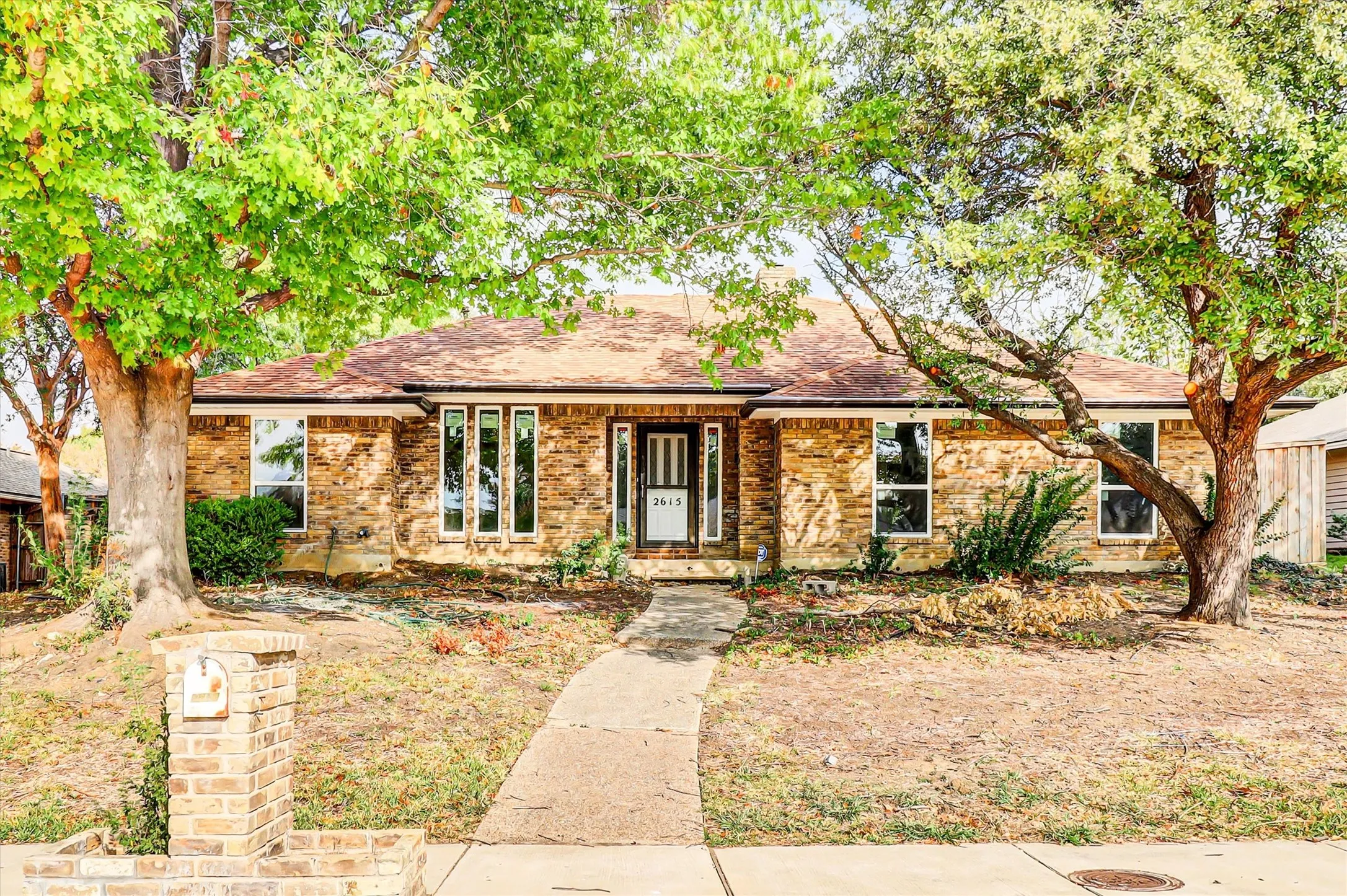 Single Family Residence For Sale in Dallas County , 2615 Dove Creek Lane, Carrollton, Texas 75006, 4 Bedroom, 3 Bathroom, 2 Garage spaces, 2,561 Sqft, built in 1981, mls#21394574, Real Estate Agent in Carrollton, Homes For Sale in Dallas county, Homes For Sale in Carrollton, Realtor in Carrollton Texas, Real Estate Brokerage Independent Realty Texas, Luminita Cordes Realtor