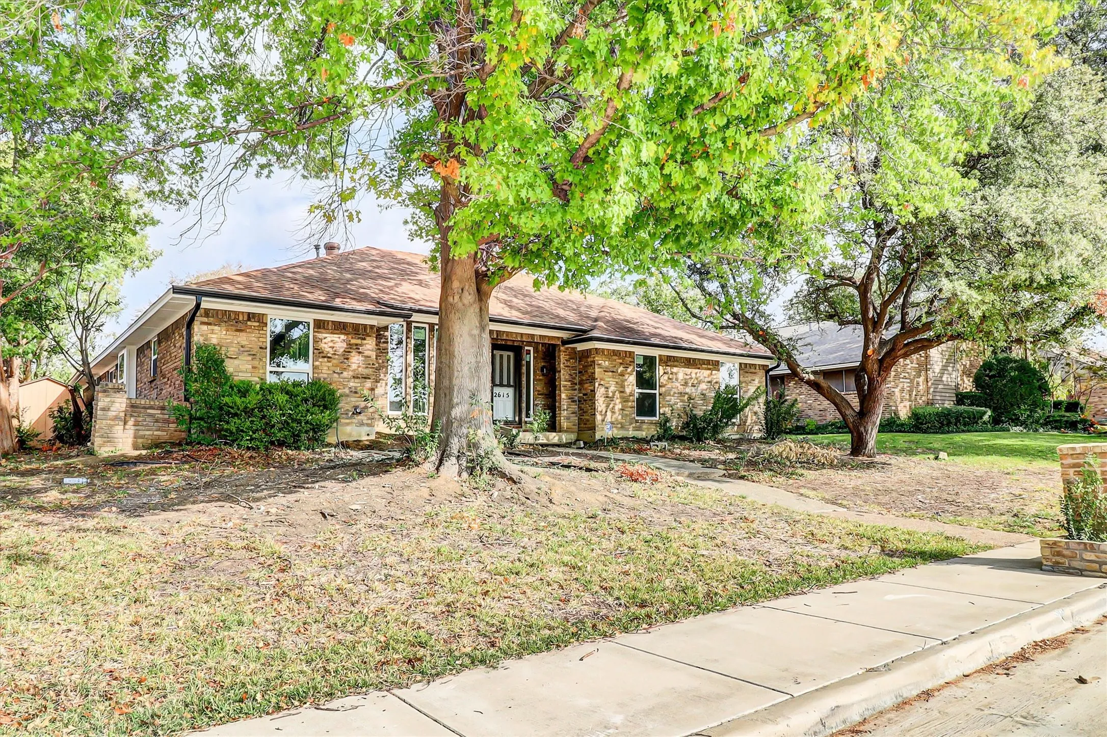 Single Family Residence For Sale in Dallas County , 2615 Dove Creek Lane, Carrollton, Texas 75006, 4 Bedroom, 3 Bathroom, 2 Garage spaces, 2,561 Sqft, built in 1981, mls#21394574, Real Estate Agent in Carrollton, Homes For Sale in Dallas county, Homes For Sale in Carrollton, Realtor in Carrollton Texas, Real Estate Brokerage Independent Realty Texas, Luminita Cordes Realtor