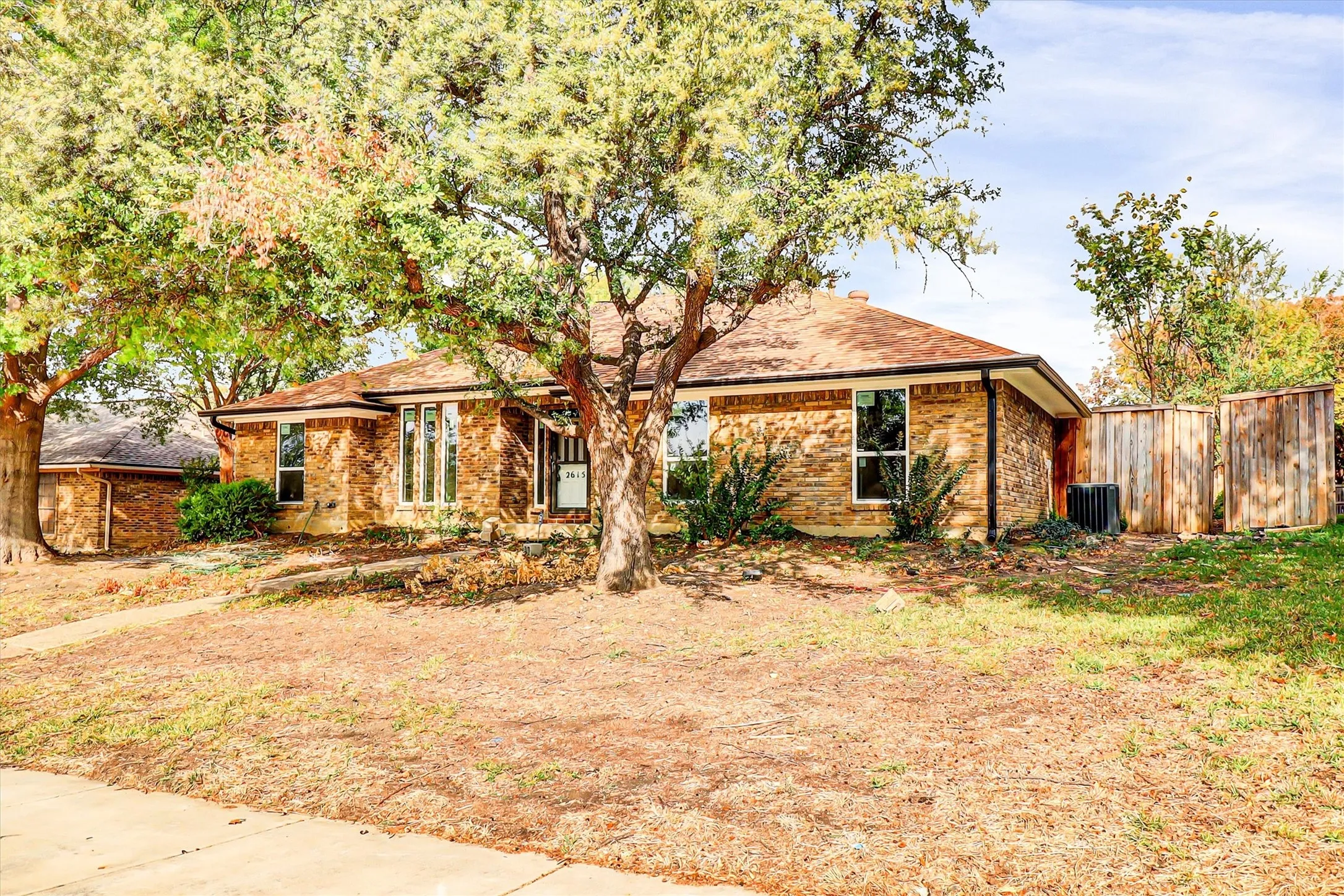 Single Family Residence For Sale in Dallas County , 2615 Dove Creek Lane, Carrollton, Texas 75006, 4 Bedroom, 3 Bathroom, 2 Garage spaces, 2,561 Sqft, built in 1981, mls#21394574, Real Estate Agent in Carrollton, Homes For Sale in Dallas county, Homes For Sale in Carrollton, Realtor in Carrollton Texas, Real Estate Brokerage Independent Realty Texas, Luminita Cordes Realtor