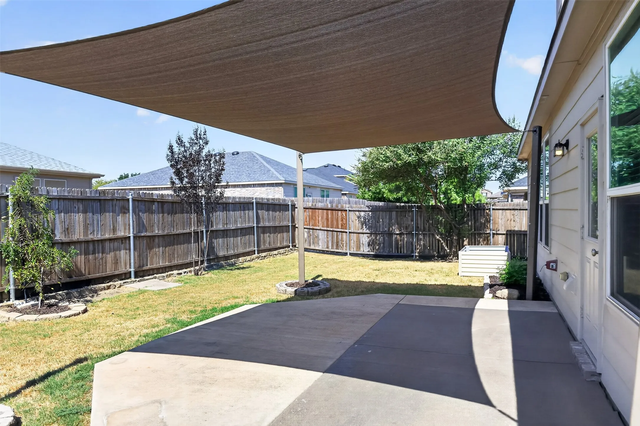 Single Family Residence For Sale in Tarrant County , 10005 Amosite Drive, Fort Worth, Texas 76131, 3 Bedroom, 2 Bathroom, 2 Garage spaces, 1,947 Sqft, built in 2016, mls#21331182, Real Estate Agent in Fort Worth, Homes For Sale in Tarrant county, Homes For Sale in Fort Worth, Realtor in Fort Worth Texas, Real Estate Brokerage Independent Realty Texas, Luminita Cordes Realtor