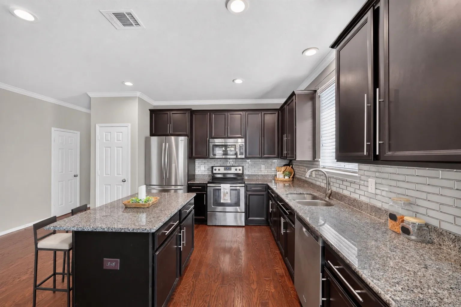 Single Family Residence For Sale in Tarrant County , 10005 Amosite Drive, Fort Worth, Texas 76131, 3 Bedroom, 2 Bathroom, 2 Garage spaces, 1,947 Sqft, built in 2016, mls#21331182, Real Estate Agent in Fort Worth, Homes For Sale in Tarrant county, Homes For Sale in Fort Worth, Realtor in Fort Worth Texas, Real Estate Brokerage Independent Realty Texas, Luminita Cordes Realtor