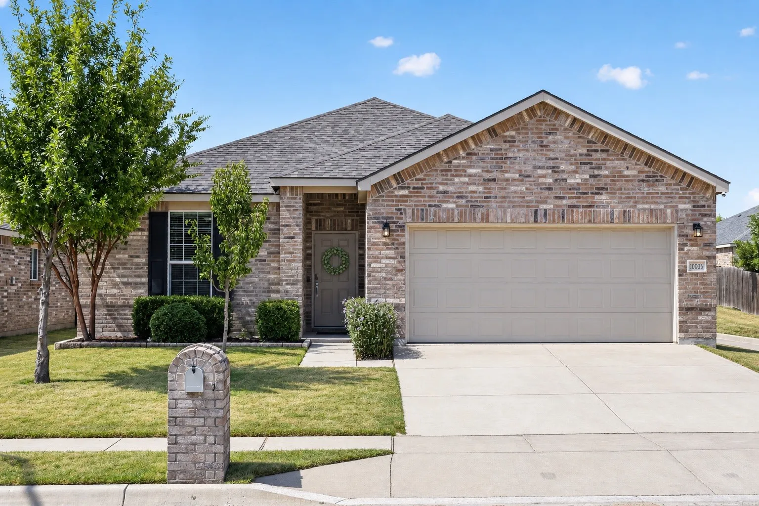 Single Family Residence For Sale in Tarrant County , 10005 Amosite Drive, Fort Worth, Texas 76131, 3 Bedroom, 2 Bathroom, 2 Garage spaces, 1,947 Sqft, built in 2016, mls#21331182, Real Estate Agent in Fort Worth, Homes For Sale in Tarrant county, Homes For Sale in Fort Worth, Realtor in Fort Worth Texas, Real Estate Brokerage Independent Realty Texas, Luminita Cordes Realtor
