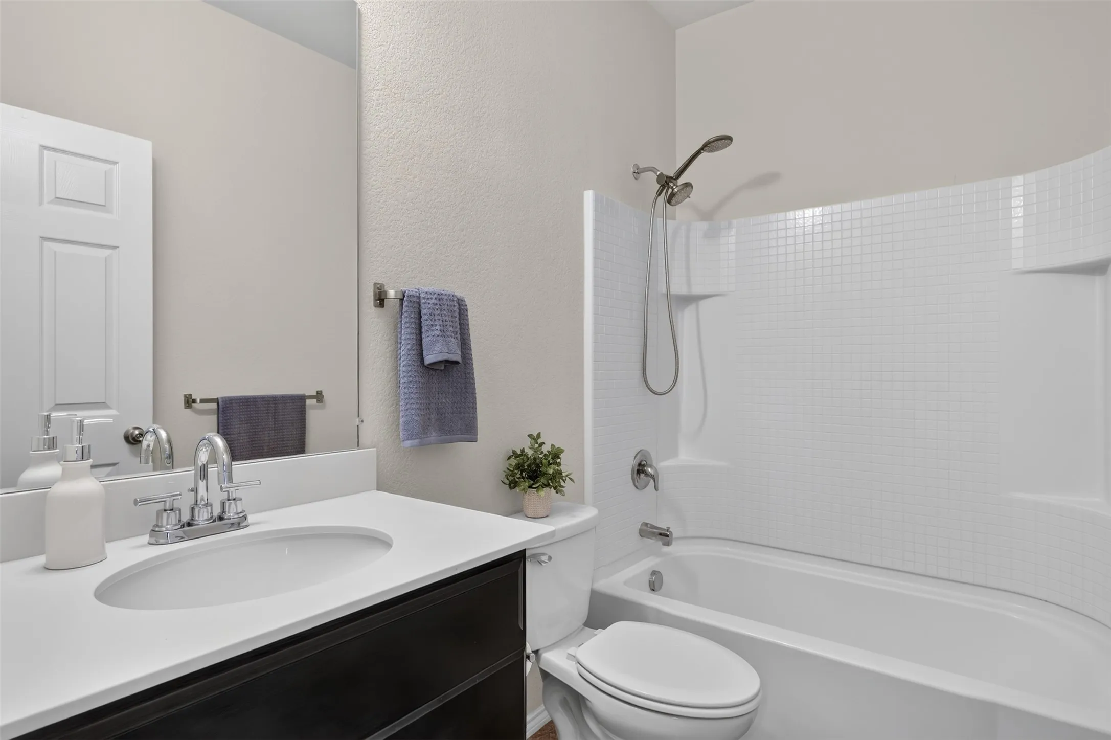 Single Family Residence For Sale in Tarrant County , 10005 Amosite Drive, Fort Worth, Texas 76131, 3 Bedroom, 2 Bathroom, 2 Garage spaces, 1,947 Sqft, built in 2016, mls#21331182, Real Estate Agent in Fort Worth, Homes For Sale in Tarrant county, Homes For Sale in Fort Worth, Realtor in Fort Worth Texas, Real Estate Brokerage Independent Realty Texas, Luminita Cordes Realtor
