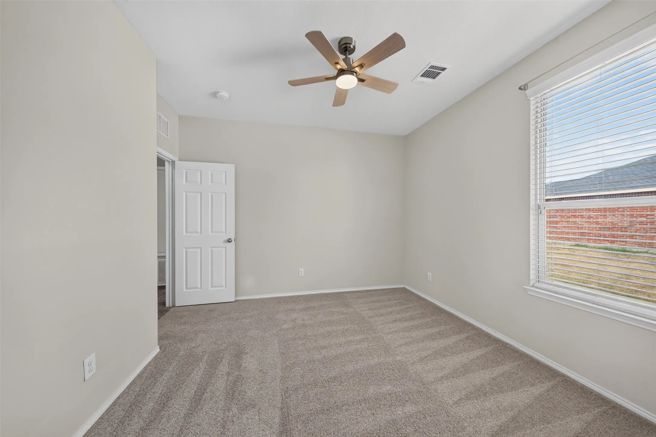 Single Family Residence For Sale in Tarrant County , 10005 Amosite Drive, Fort Worth, Texas 76131, 3 Bedroom, 2 Bathroom, 2 Garage spaces, 1,947 Sqft, built in 2016, mls#21331182, Real Estate Agent in Fort Worth, Homes For Sale in Tarrant county, Homes For Sale in Fort Worth, Realtor in Fort Worth Texas, Real Estate Brokerage Independent Realty Texas, Luminita Cordes Realtor