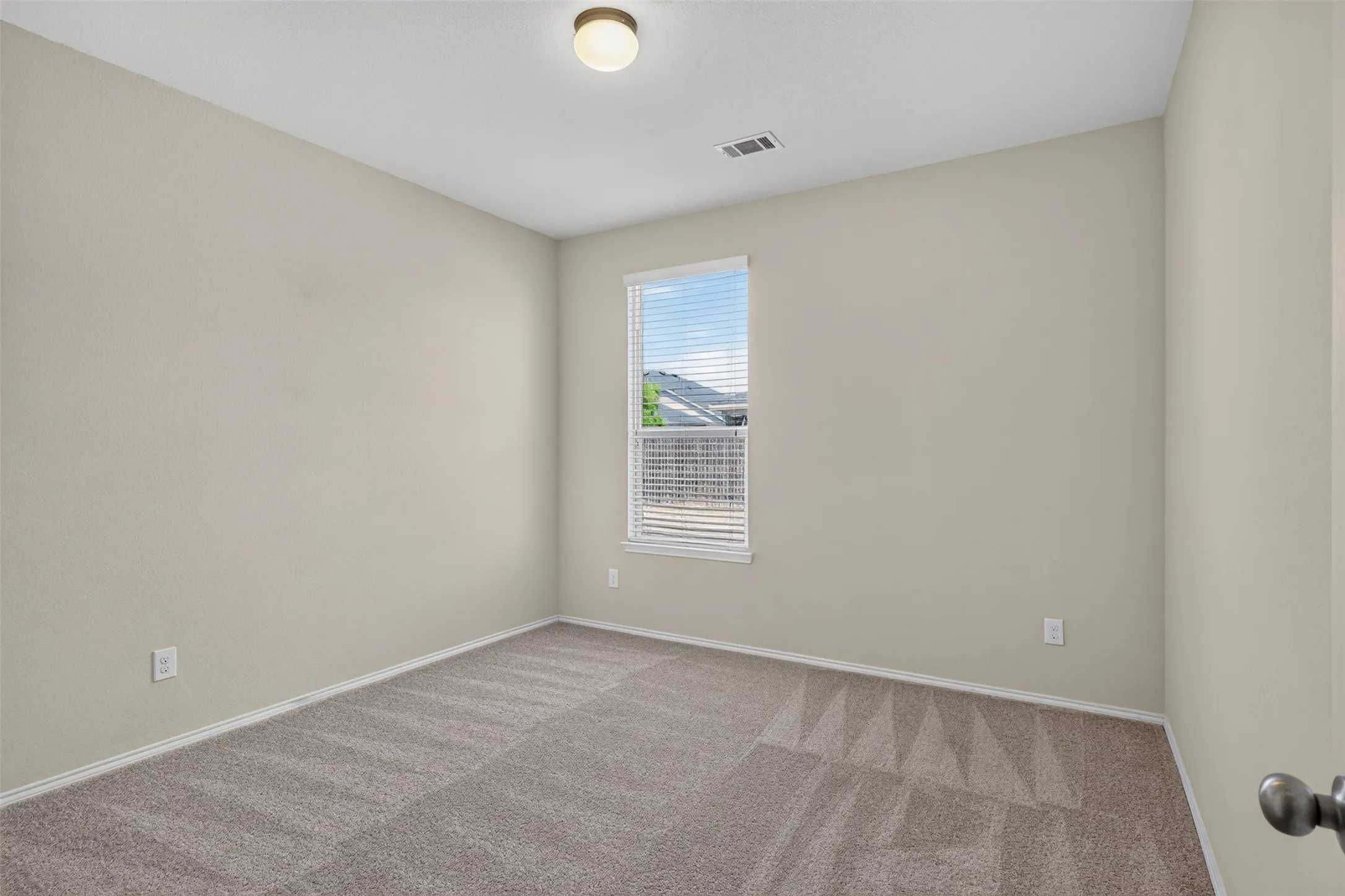 Single Family Residence For Sale in Tarrant County , 10005 Amosite Drive, Fort Worth, Texas 76131, 3 Bedroom, 2 Bathroom, 2 Garage spaces, 1,947 Sqft, built in 2016, mls#21331182, Real Estate Agent in Fort Worth, Homes For Sale in Tarrant county, Homes For Sale in Fort Worth, Realtor in Fort Worth Texas, Real Estate Brokerage Independent Realty Texas, Luminita Cordes Realtor