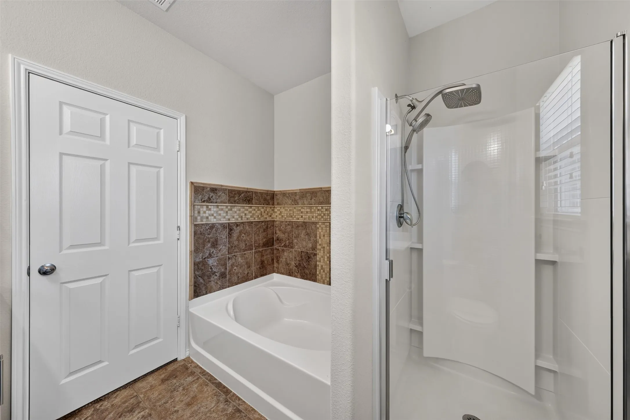 Single Family Residence For Sale in Tarrant County , 10005 Amosite Drive, Fort Worth, Texas 76131, 3 Bedroom, 2 Bathroom, 2 Garage spaces, 1,947 Sqft, built in 2016, mls#21331182, Real Estate Agent in Fort Worth, Homes For Sale in Tarrant county, Homes For Sale in Fort Worth, Realtor in Fort Worth Texas, Real Estate Brokerage Independent Realty Texas, Luminita Cordes Realtor